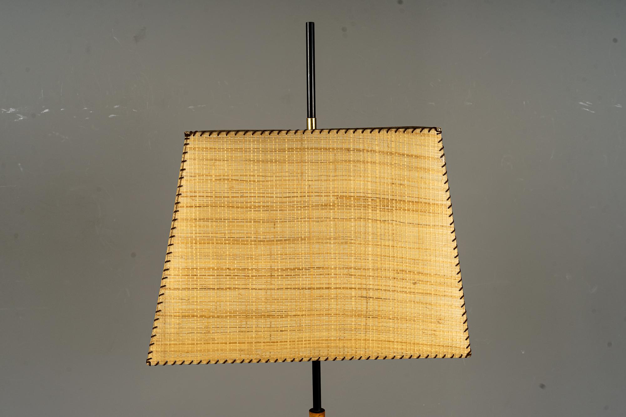 Rare lampadaire J.T.Kalmar avec abat-jour d'origine Vienne vers les années 1950 Bon état - En vente à Wien, AT