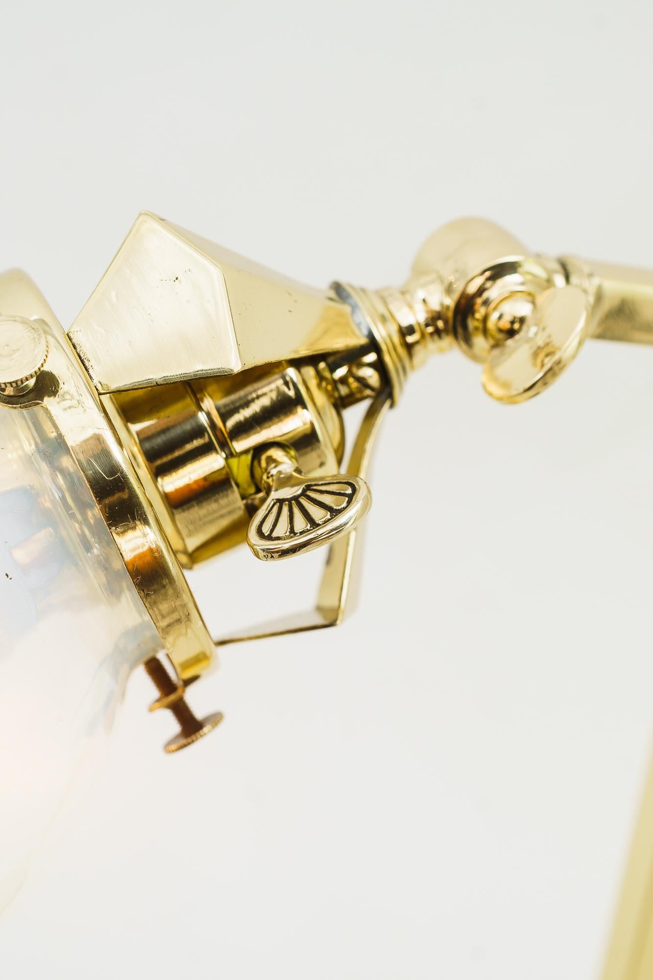 Seltene Jugendstil-Tischlampe mit originalem Opalglas-Schirm Wien um 1910 im Angebot 8