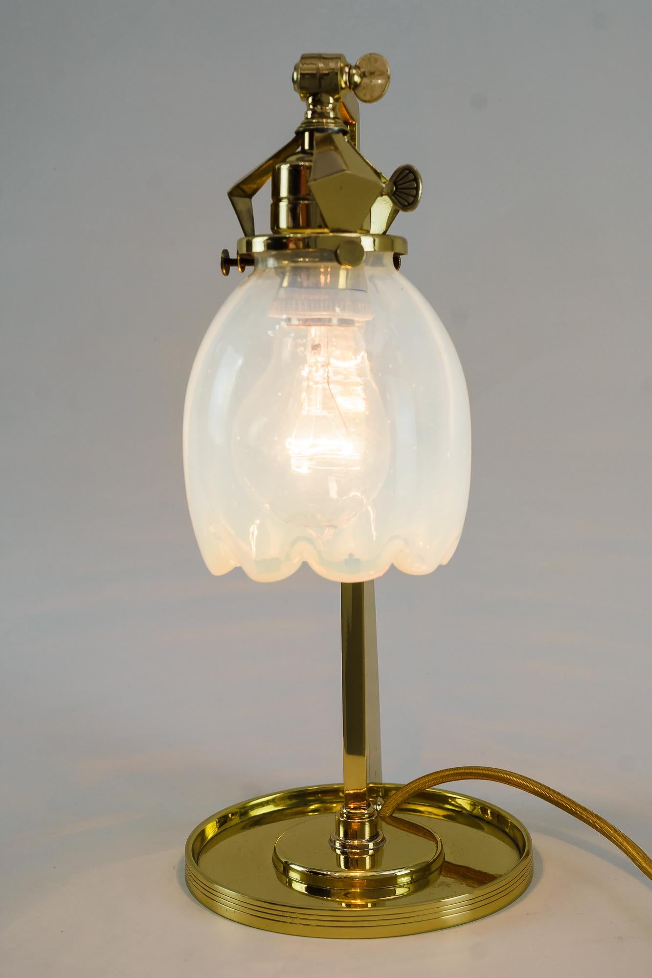 Seltene Jugendstil-Tischlampe mit originalem Opalglas-Schirm Wien um 1910 im Angebot 2