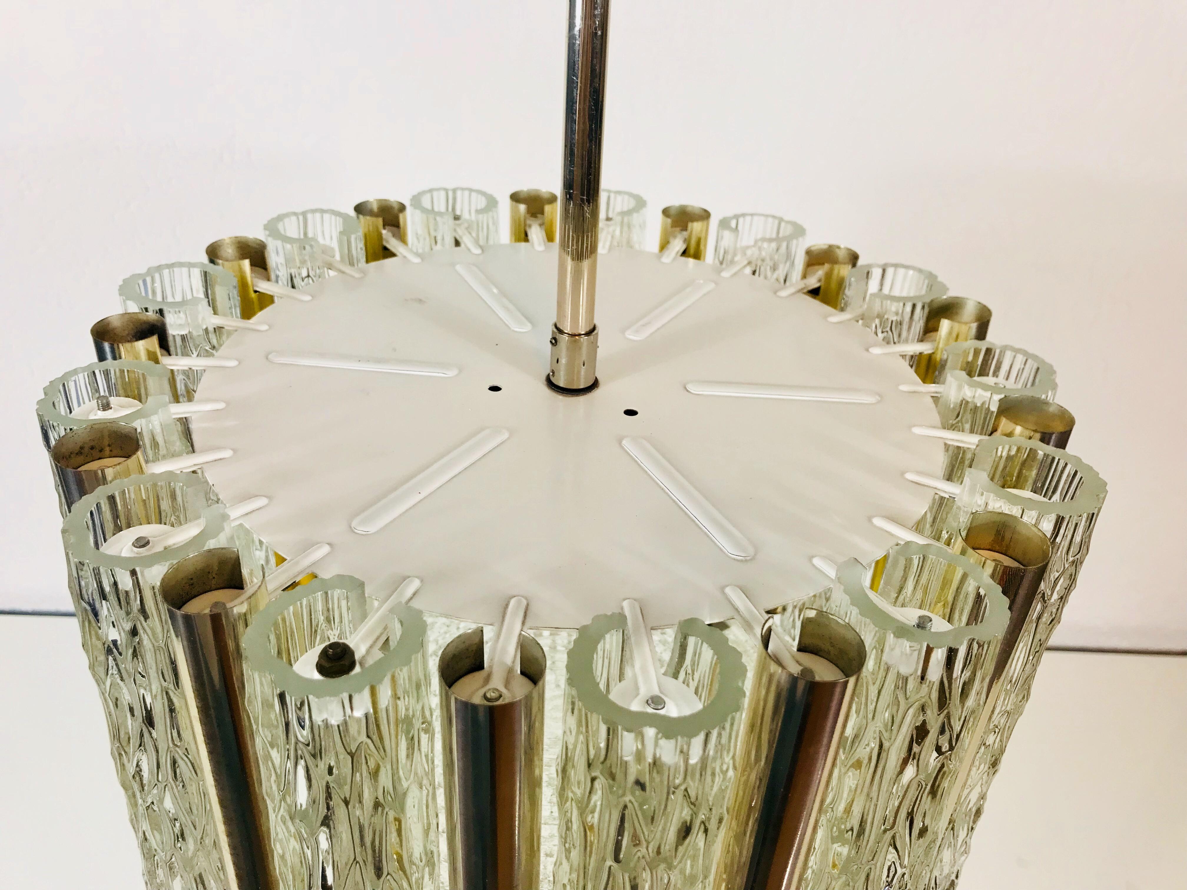 Seltener kreisförmiger Kaiser-Leuchten-Kronleuchter aus Kristall-Eisglas aus der Jahrhundertmitte, 1960er Jahre im Angebot 3