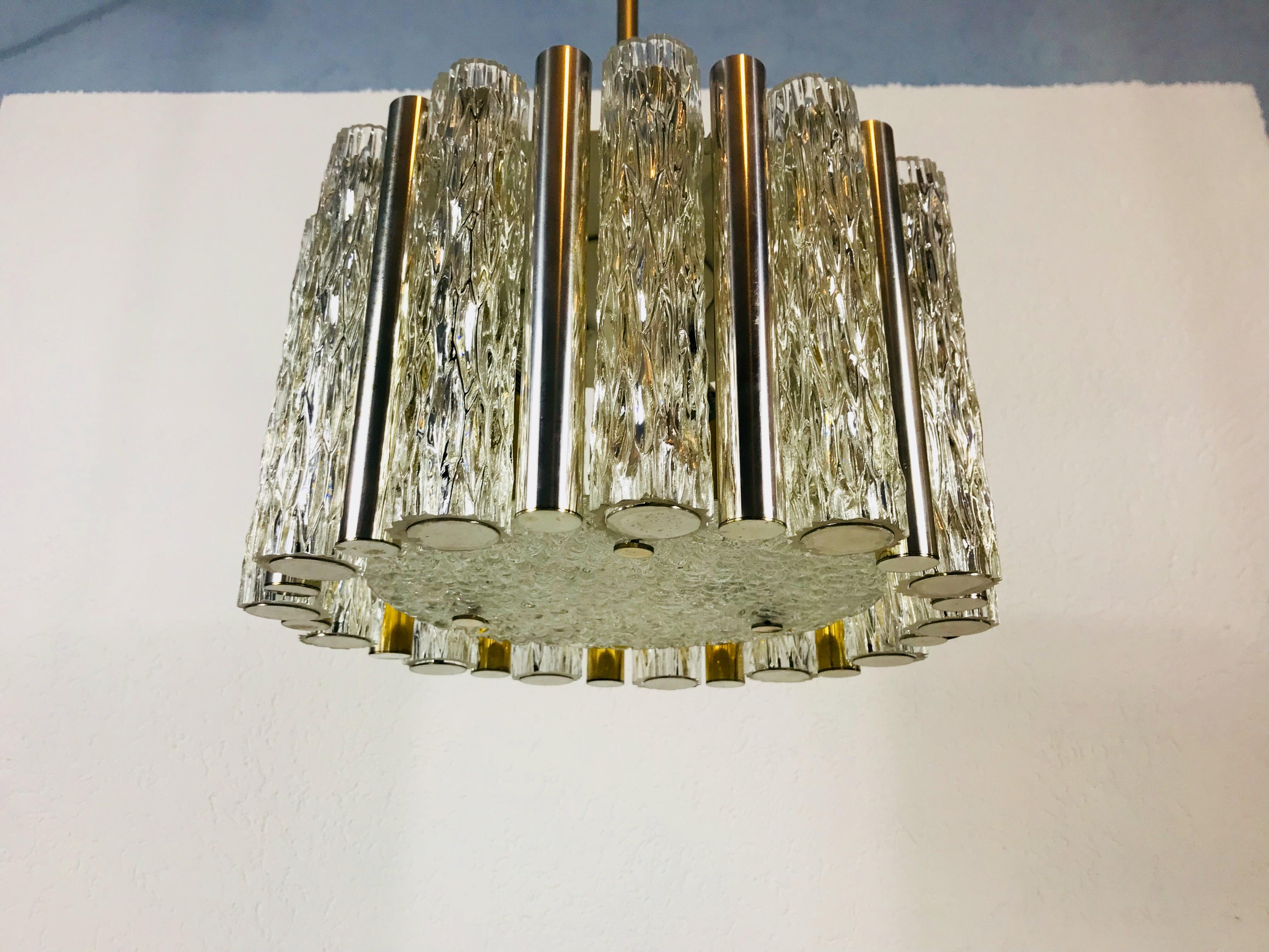 Raro lampadario circolare in cristallo e vetro di ghiaccio di Kaiser Leuchten, 1960 In condizioni buone in vendita a Hagenbach, DE
