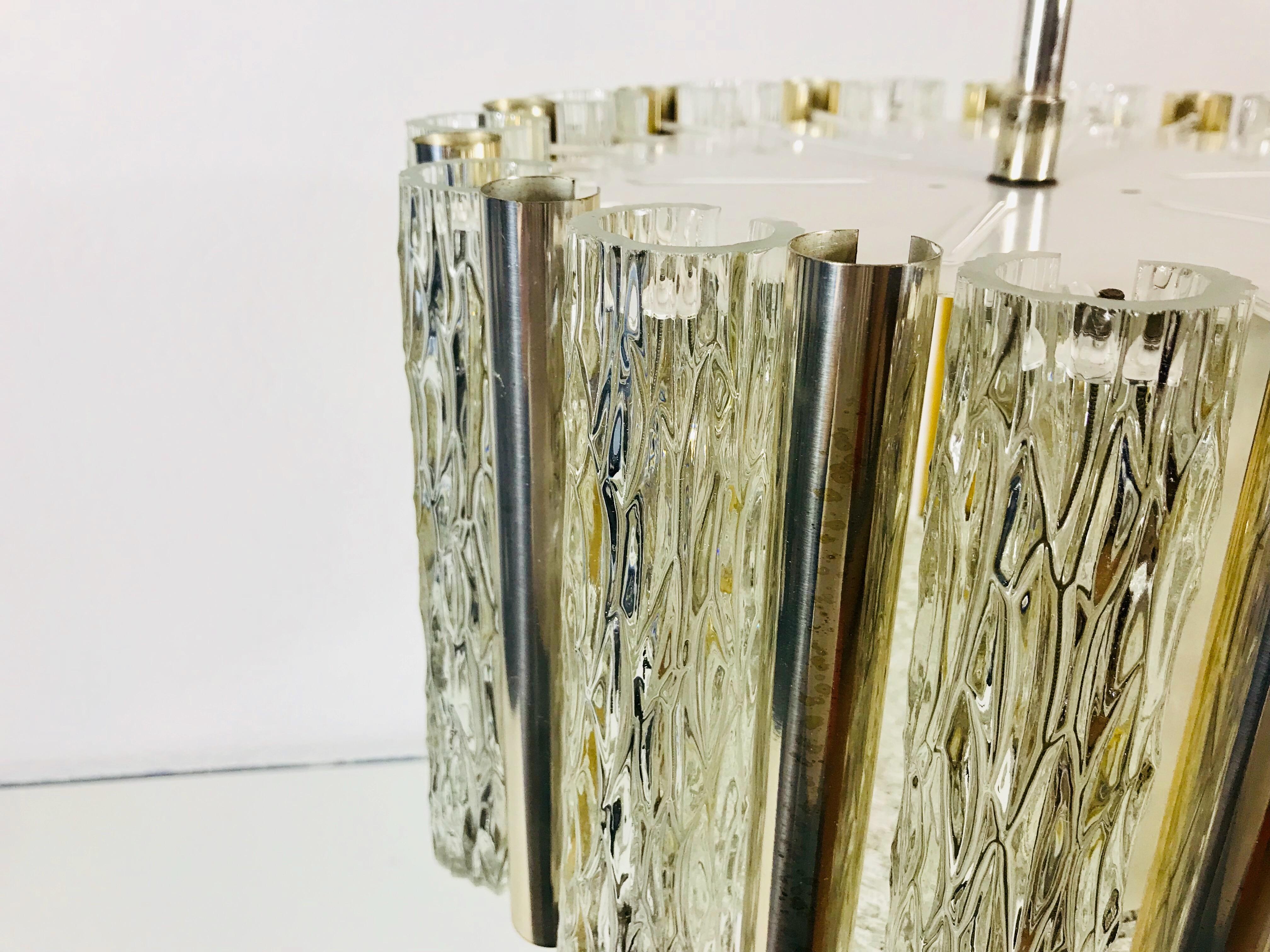Seltener kreisförmiger Kaiser-Leuchten-Kronleuchter aus Kristall-Eisglas aus der Jahrhundertmitte, 1960er Jahre (Aluminium) im Angebot