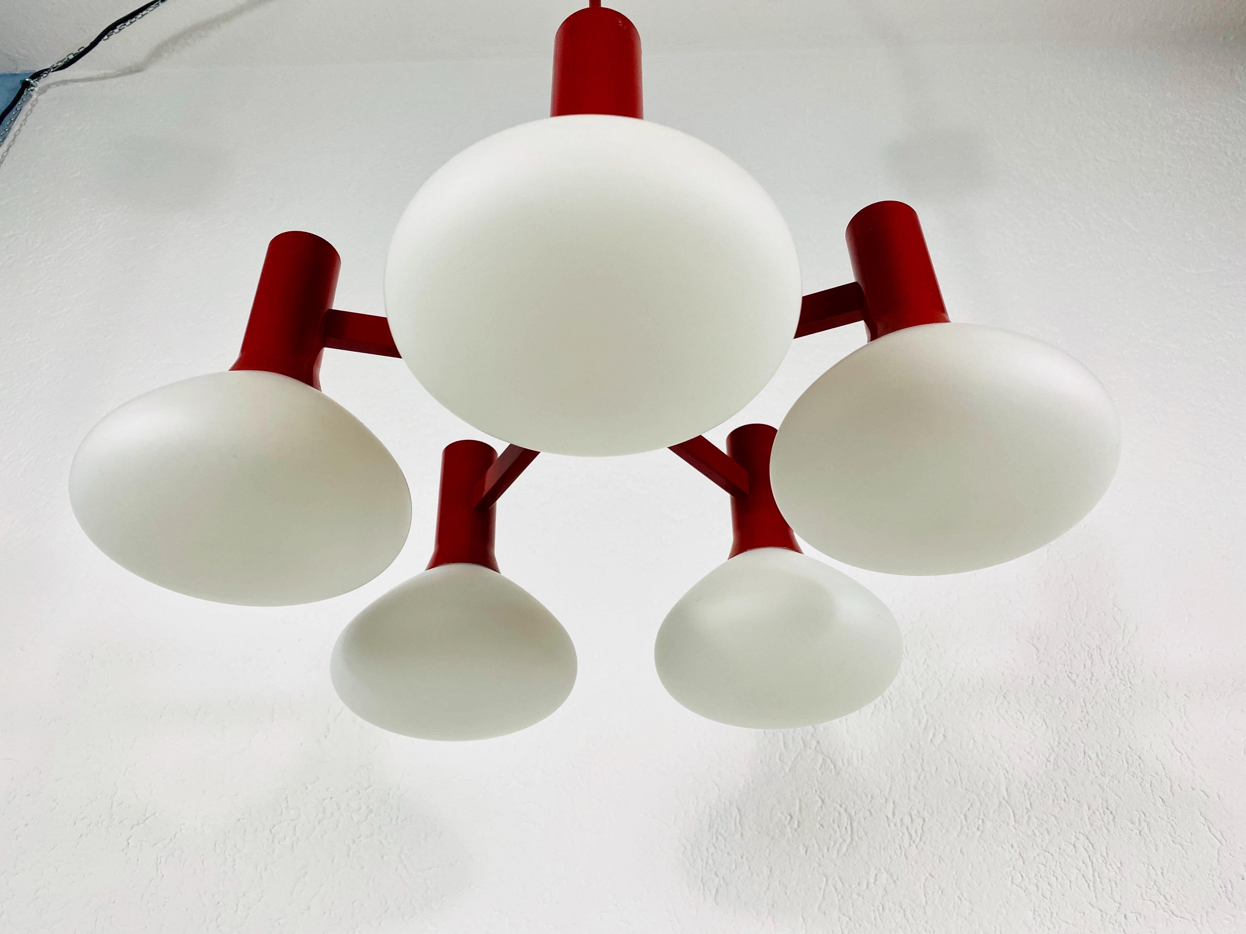 Rare Kaiser Midcentury Red 5-Arm Space Age Chandelier, 1960s, Germany In Good Condition In Hagenbach, DE
