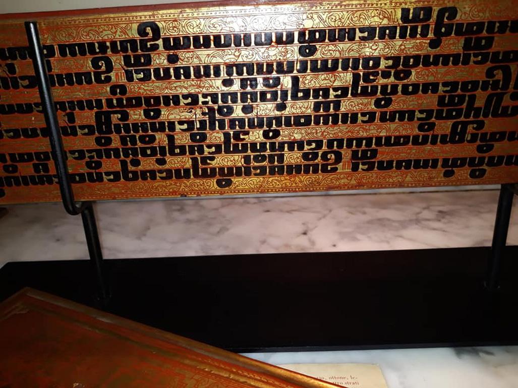 Rare Kamawa-sa Burmese manuscript, 16 plates (Size: 60 x 14cm).
Internal pages in palm leaf