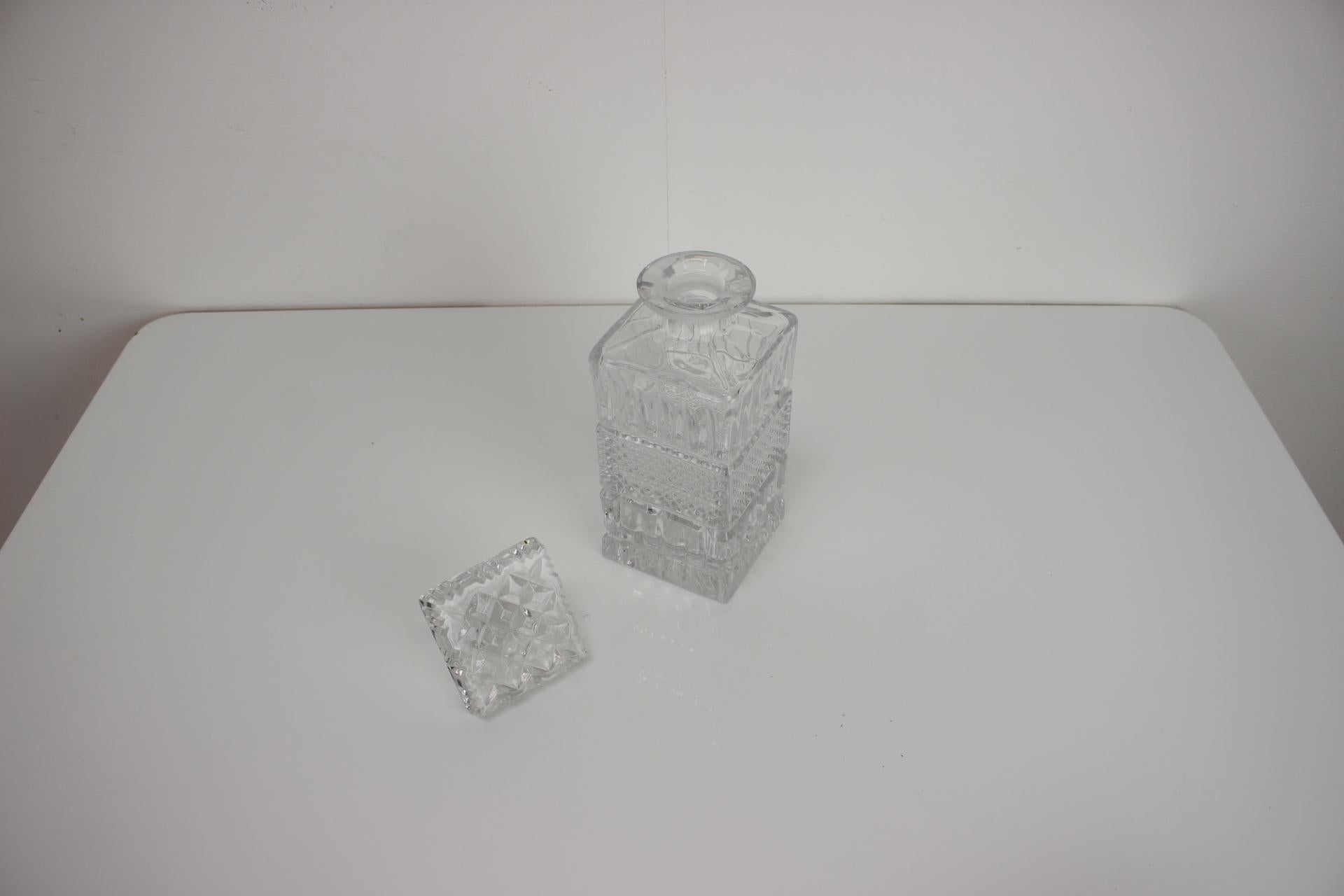 Seltene Karafa-Likörflasche, hergestellt in der Tschechoslowakei in den 1970er Jahren.
Hergestellt aus Glas.
Im Originalzustand, gereinigt, wenig Gebrauchsspuren.