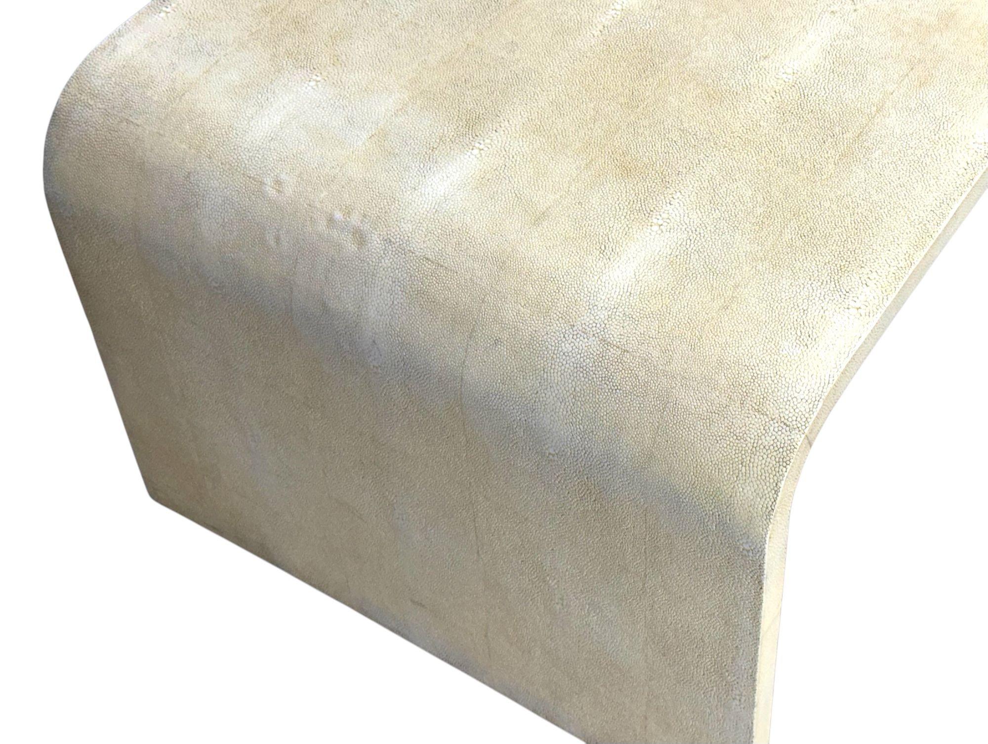 Américain Rare table basse en cascade en galuchat naturel de Karl Springer, 1980 en vente