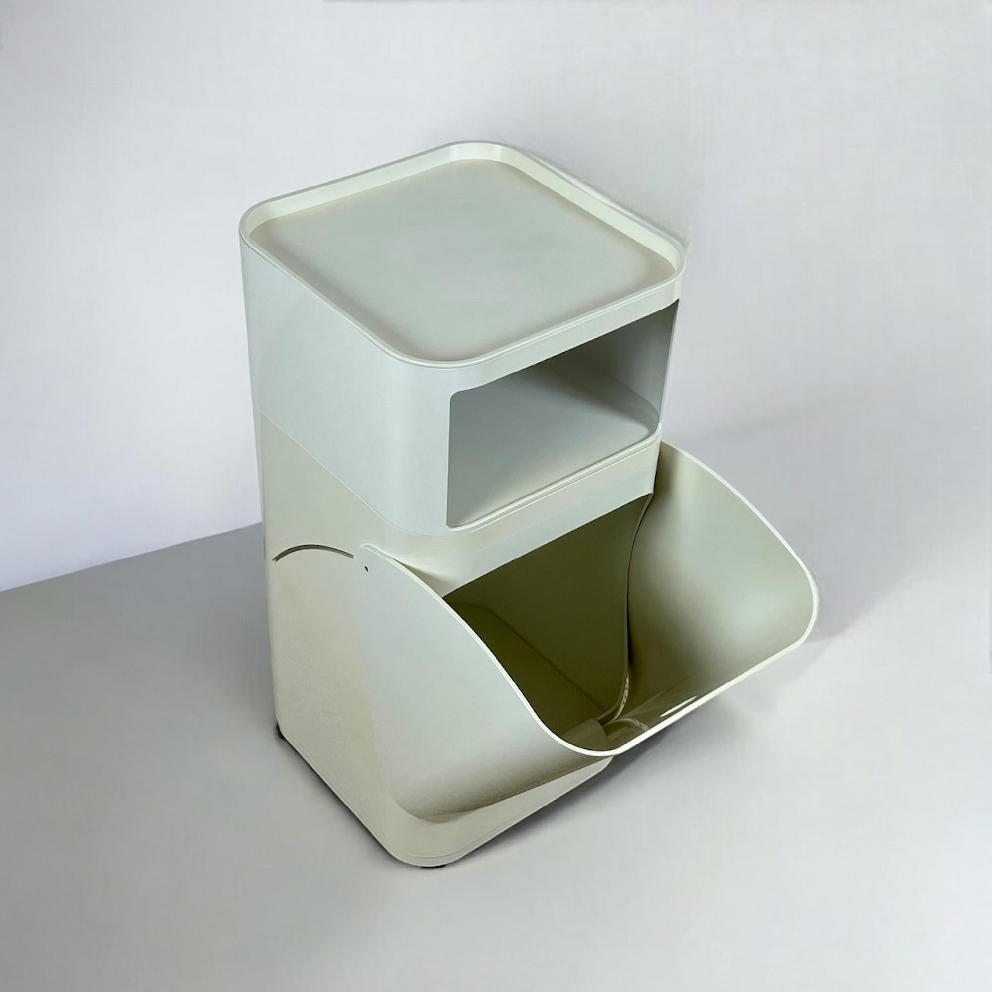 kartell componibili bathroom
