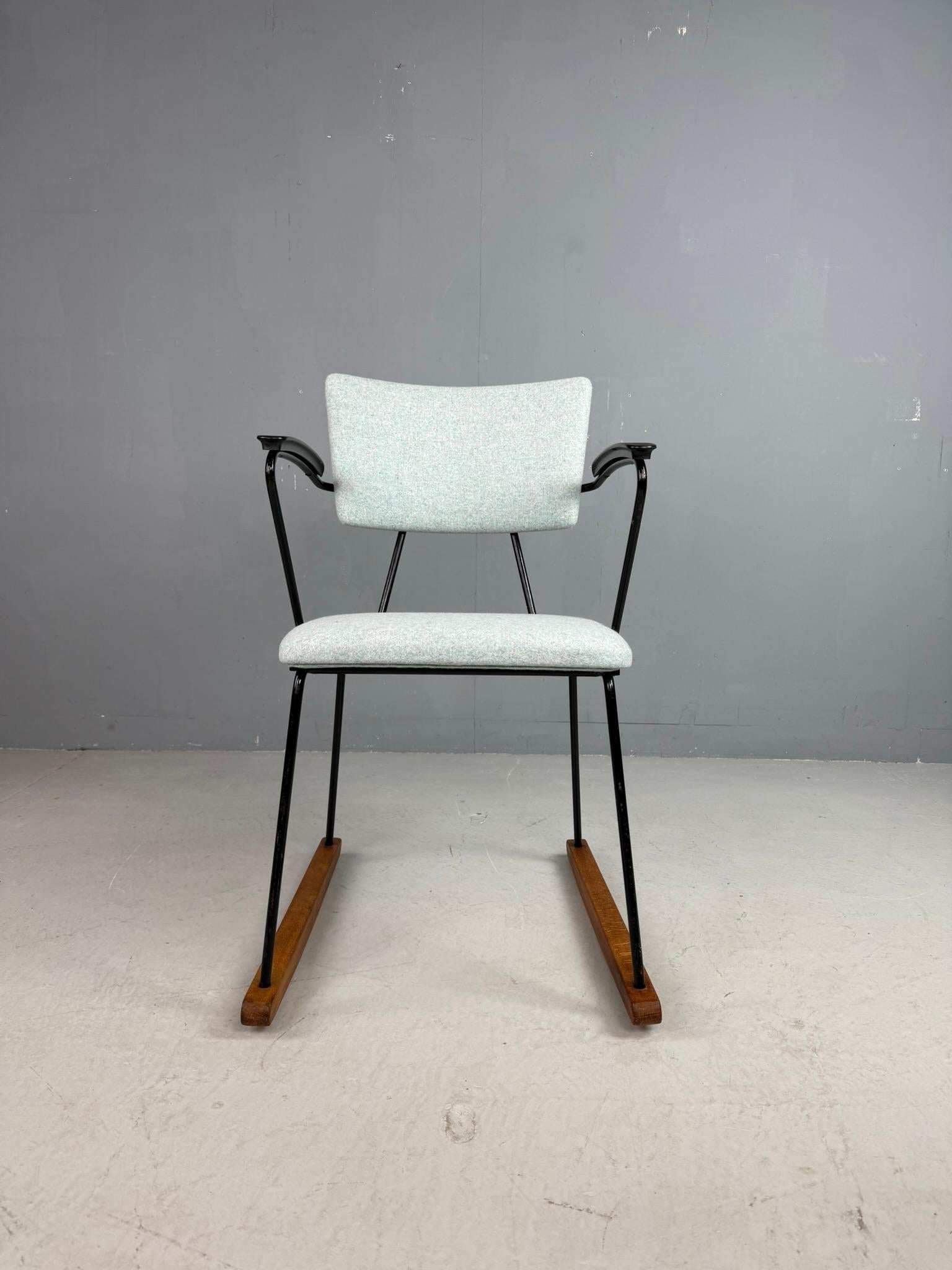 Mid-Century moderno Raro dondolo Kembo di Gispen, Paesi Bassi, anni '50 in vendita