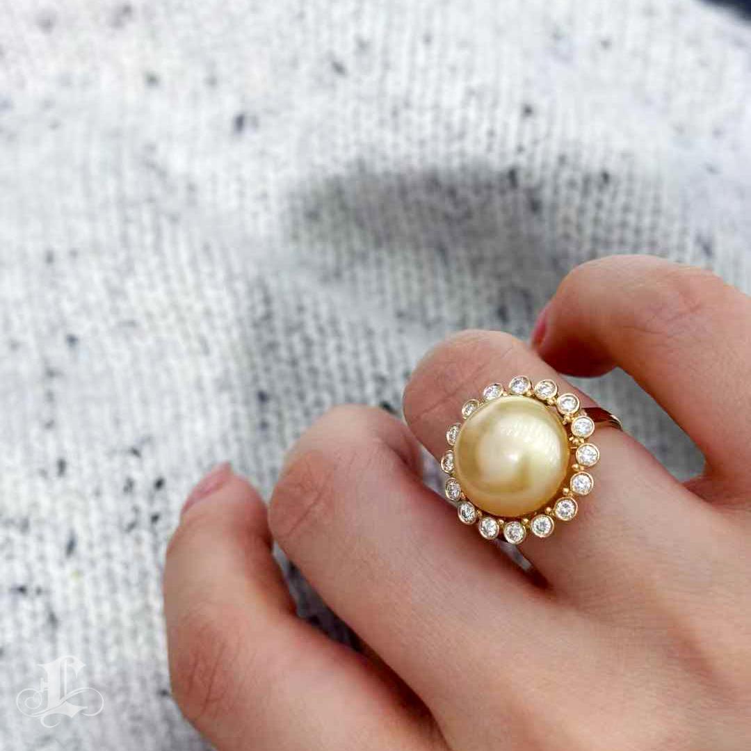 【Crown Radiance】Sunburst Halo Aurora Keshi Golden South Sea Pearl Diamond Ring In New Condition In New York, NY