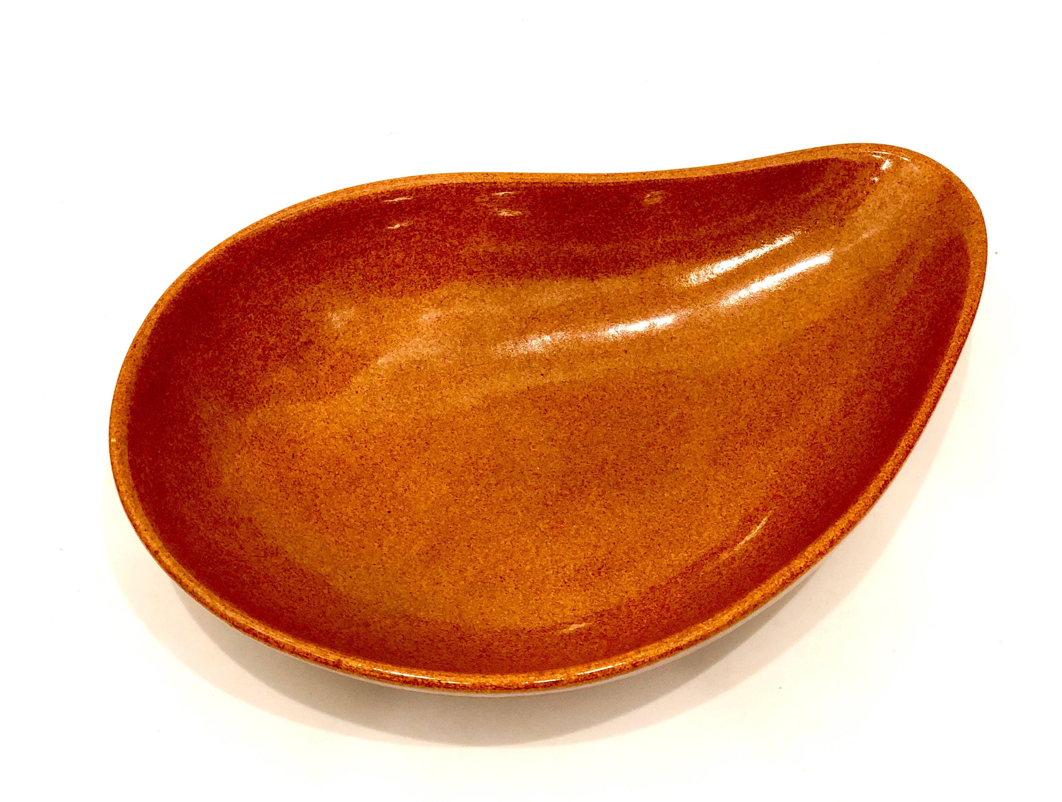 Mid-Century Modern Rare Kidney Shape Ceramic Large Bowl by California Artist Barney Reid