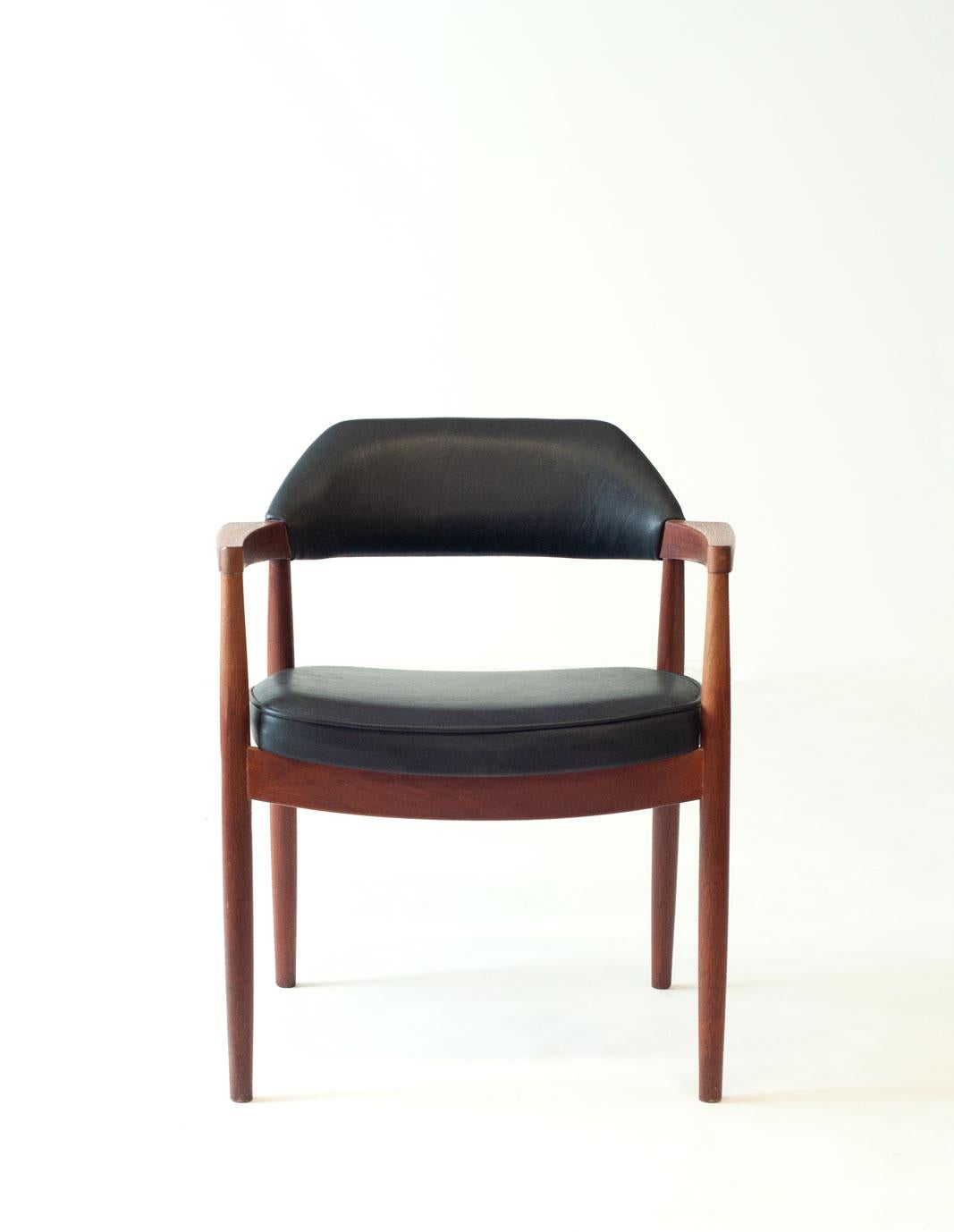 Rare Kindt-Larsen Gustav Bertelsen Teak Chair  In Good Condition For Sale In Winnipeg, CA