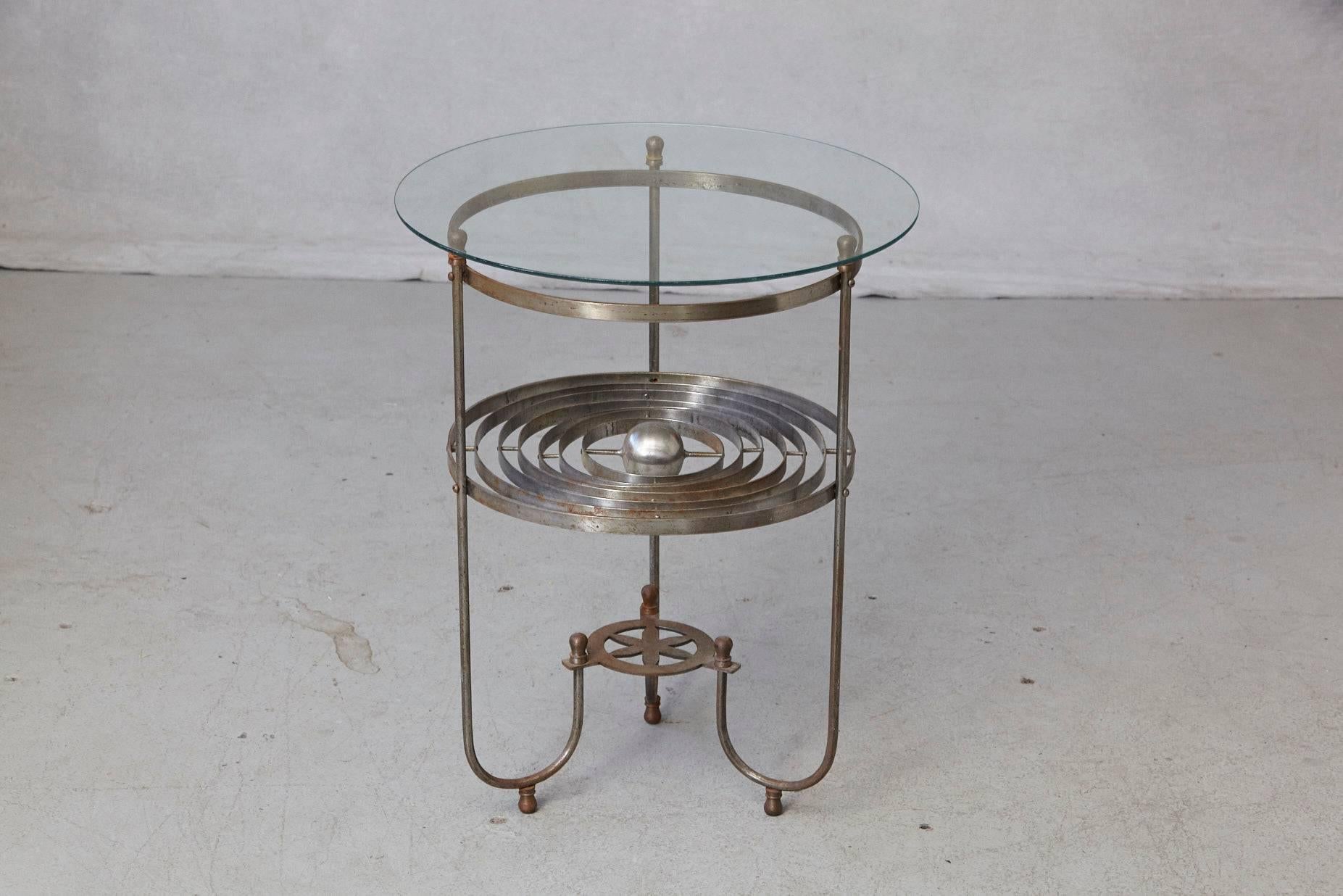 Rare Kinetic Side Table with Revolving Orbital Motion, England, 1930s In Good Condition In Pau, FR