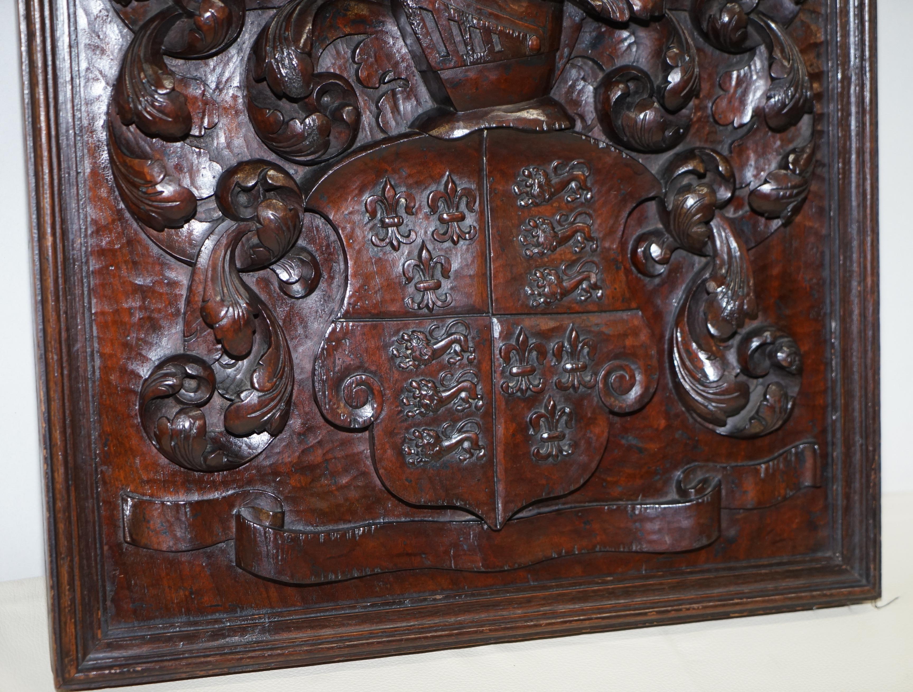 RARE ANTiQUE 1405-1603 ENGLISH ROYAL COAT OF ARMS ARMORIAL CREST CARVED WALNUT For Sale 2