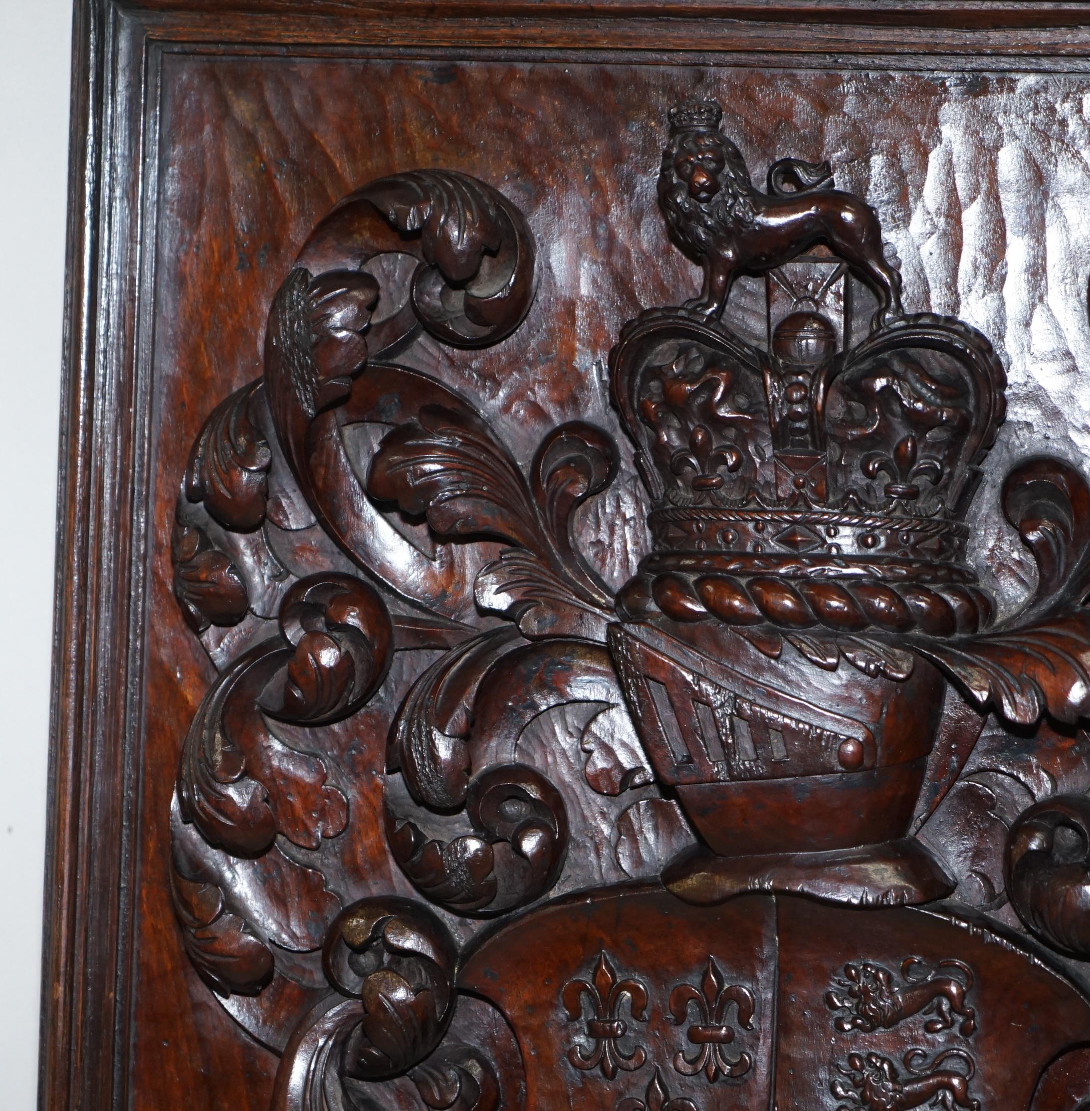 RARE ANTiQUE 1405-1603 ENGLISH ROYAL COAT OF ARMS ARMORIAL CREST CARVED WALNUT For Sale 2