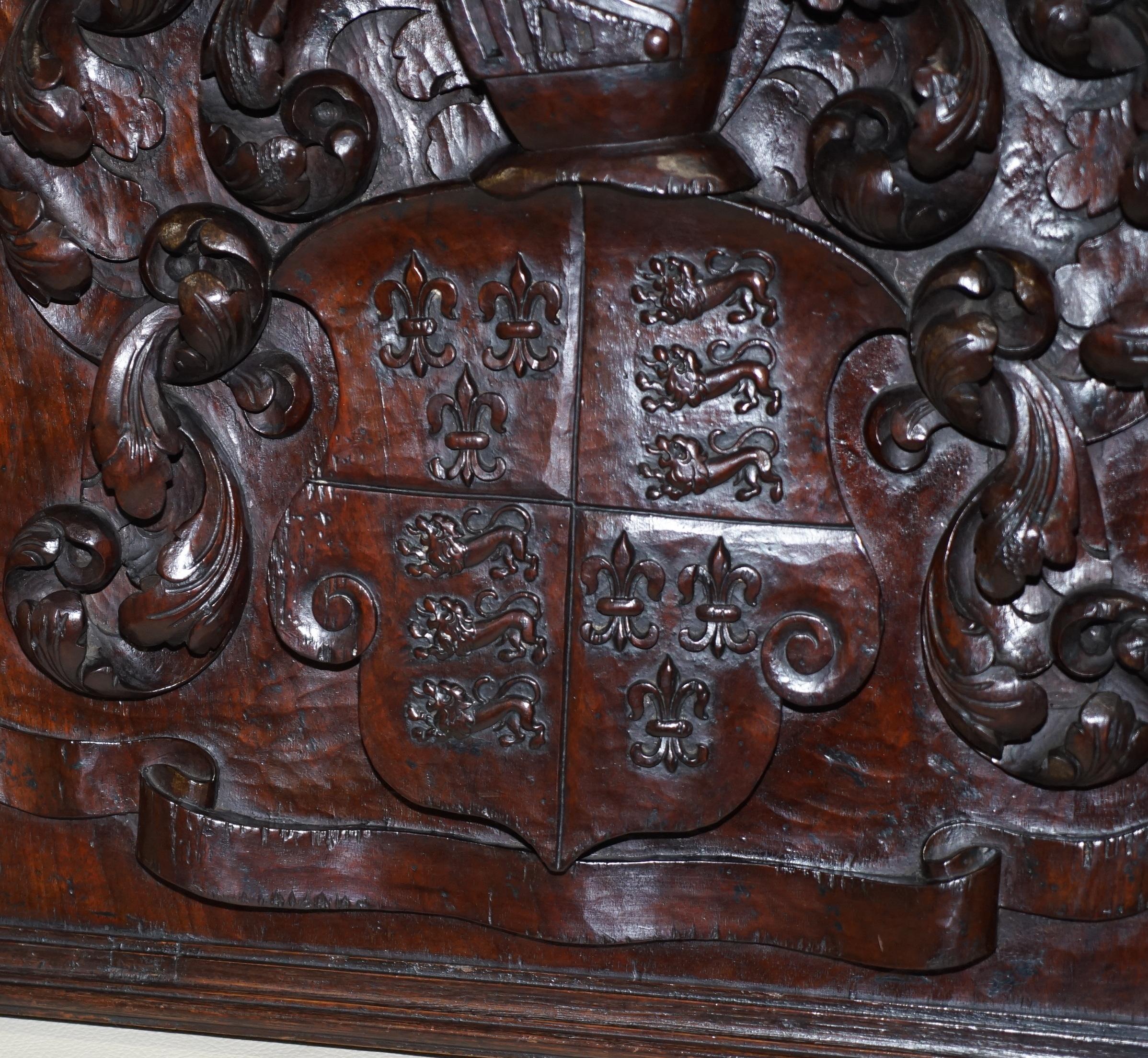 RARE ANTiQUE 1405-1603 ENGLISH ROYAL COAT OF ARMS ARMORIAL CREST CARVED WALNUT For Sale 4