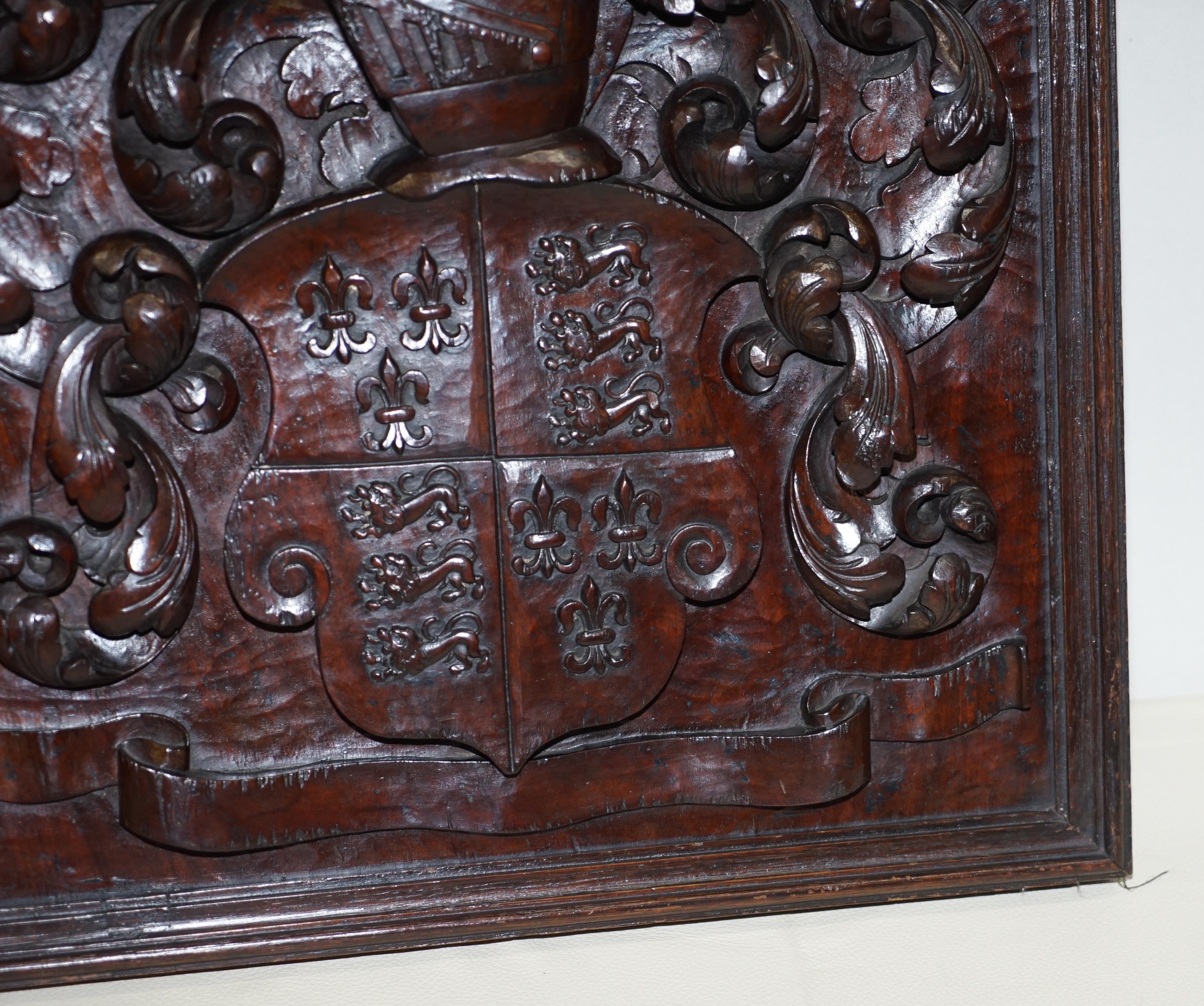 RARE ANTiQUE 1405-1603 ENGLISH ROYAL COAT OF ARMS ARMORIAL CREST CARVED WALNUT For Sale 7