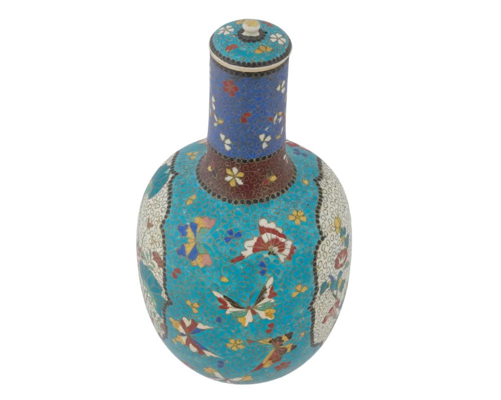 Rare Kinkozan Totai Shippo Japanese Cloisonne on Porcelain Bottle In Good Condition For Sale In New York, NY