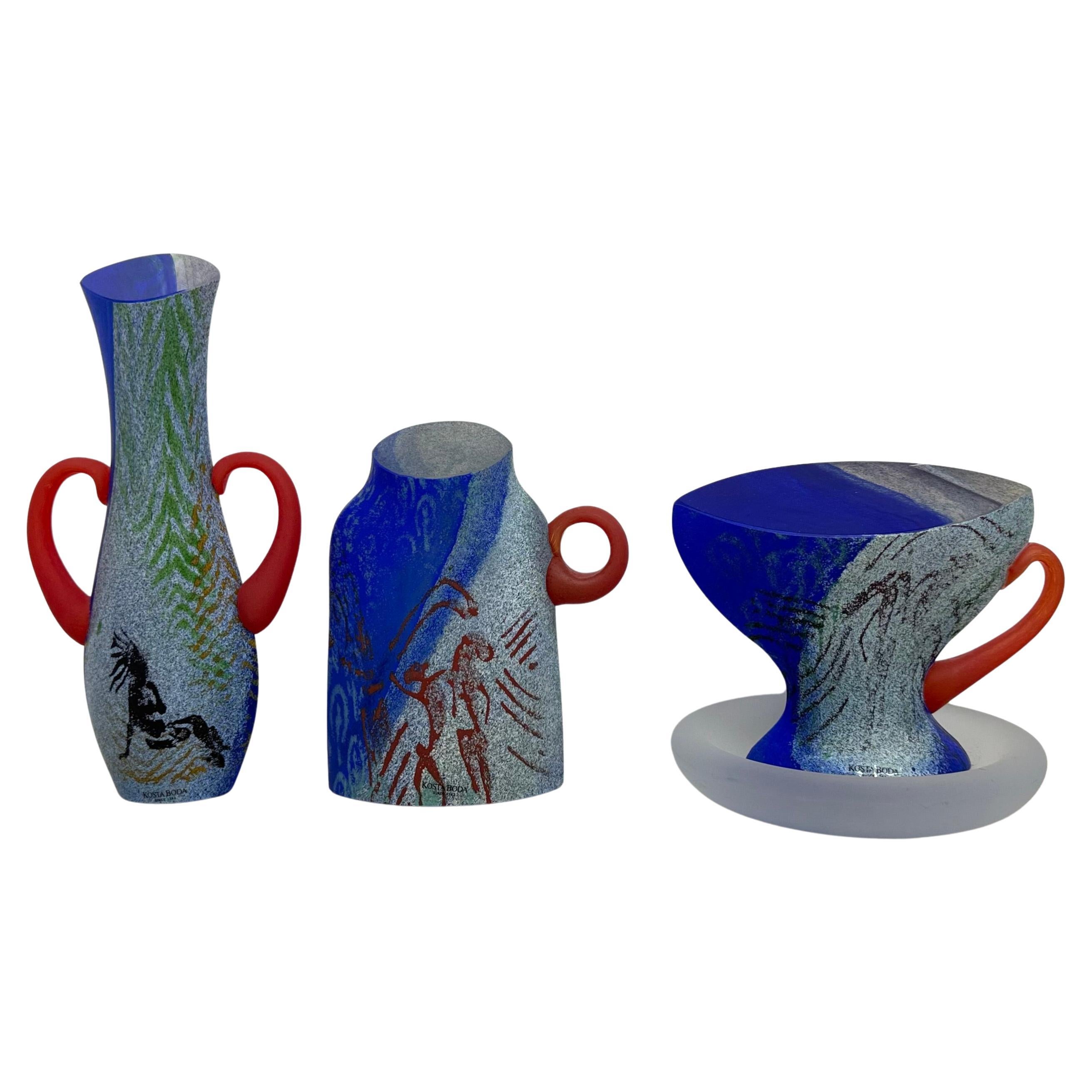 Rare set de verres Kjell Engman pour Kosta Boda : tasse à thé, vase et pot à sucre. en vente