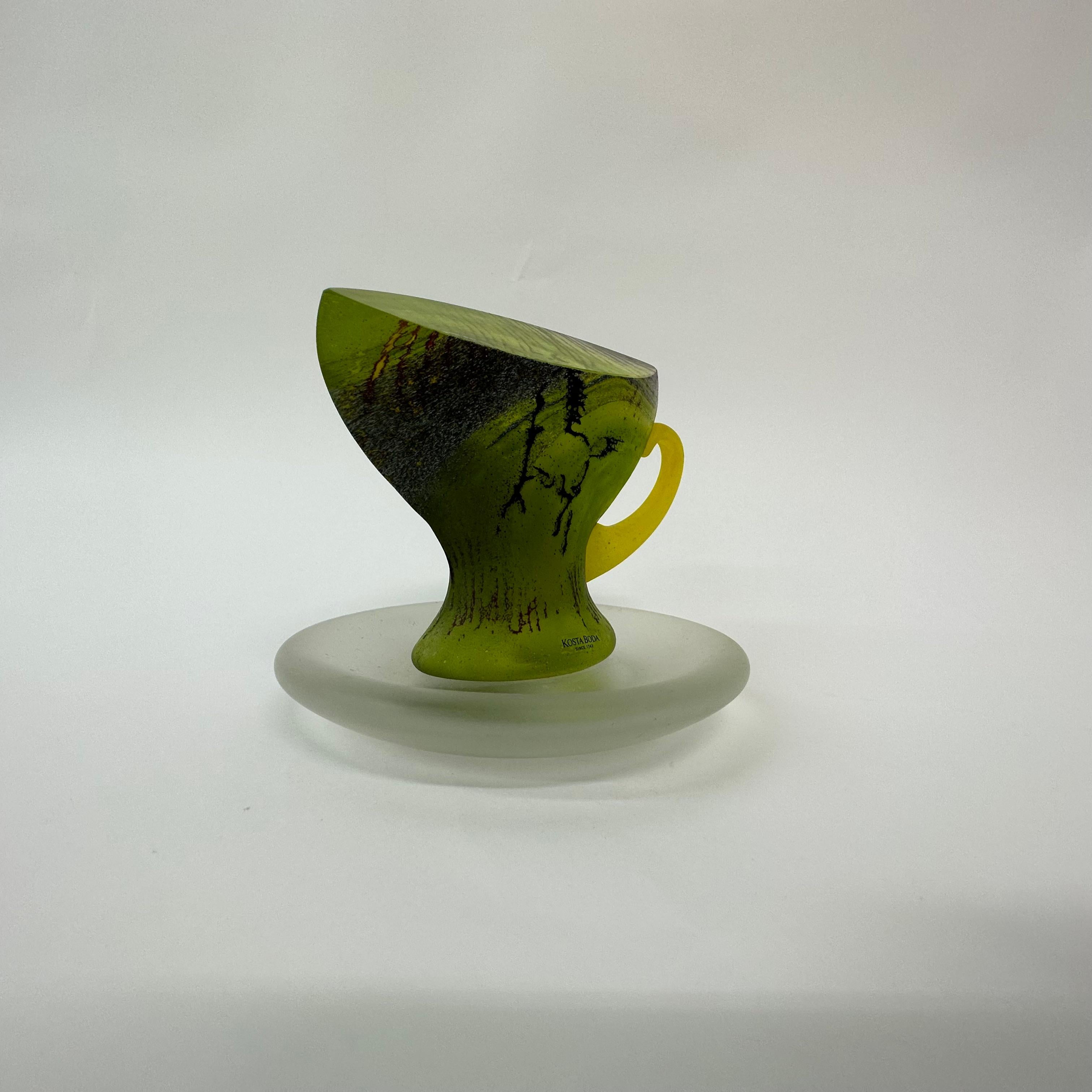 Seltene Teetasse aus grünem Glas von Kjell Engman für Kosta Boda Schweden, 1980er Jahre im Angebot 3