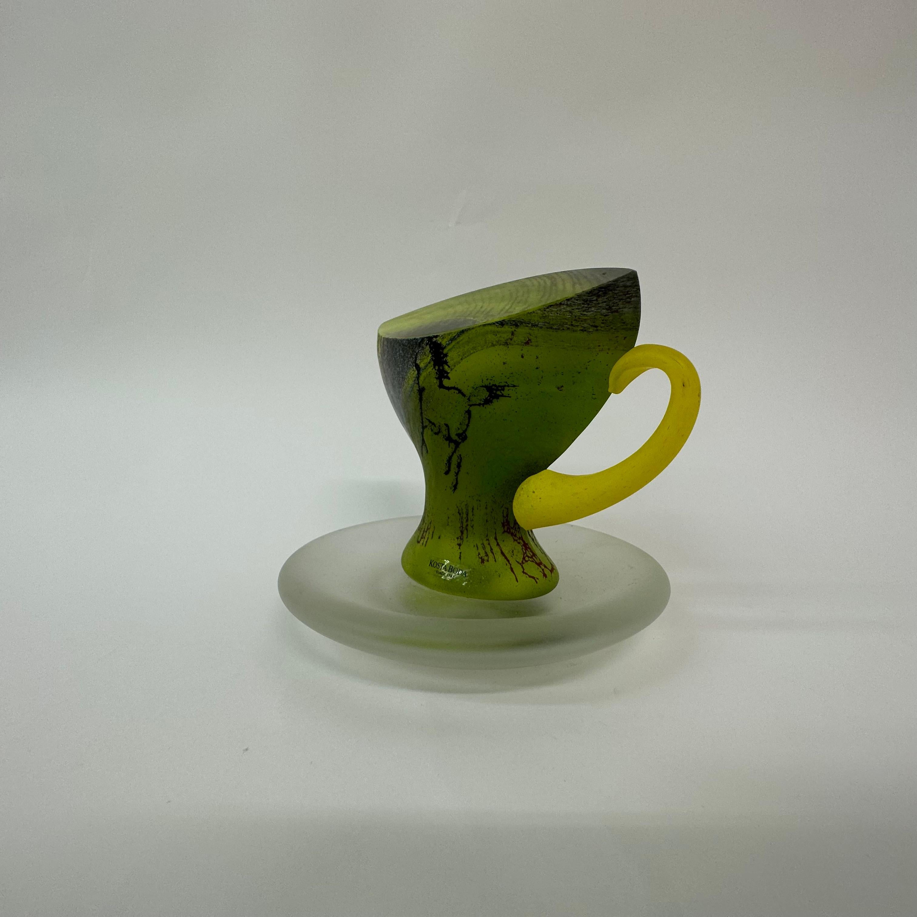 Seltene Teetasse aus grünem Glas von Kjell Engman für Kosta Boda Schweden, 1980er Jahre im Angebot 4