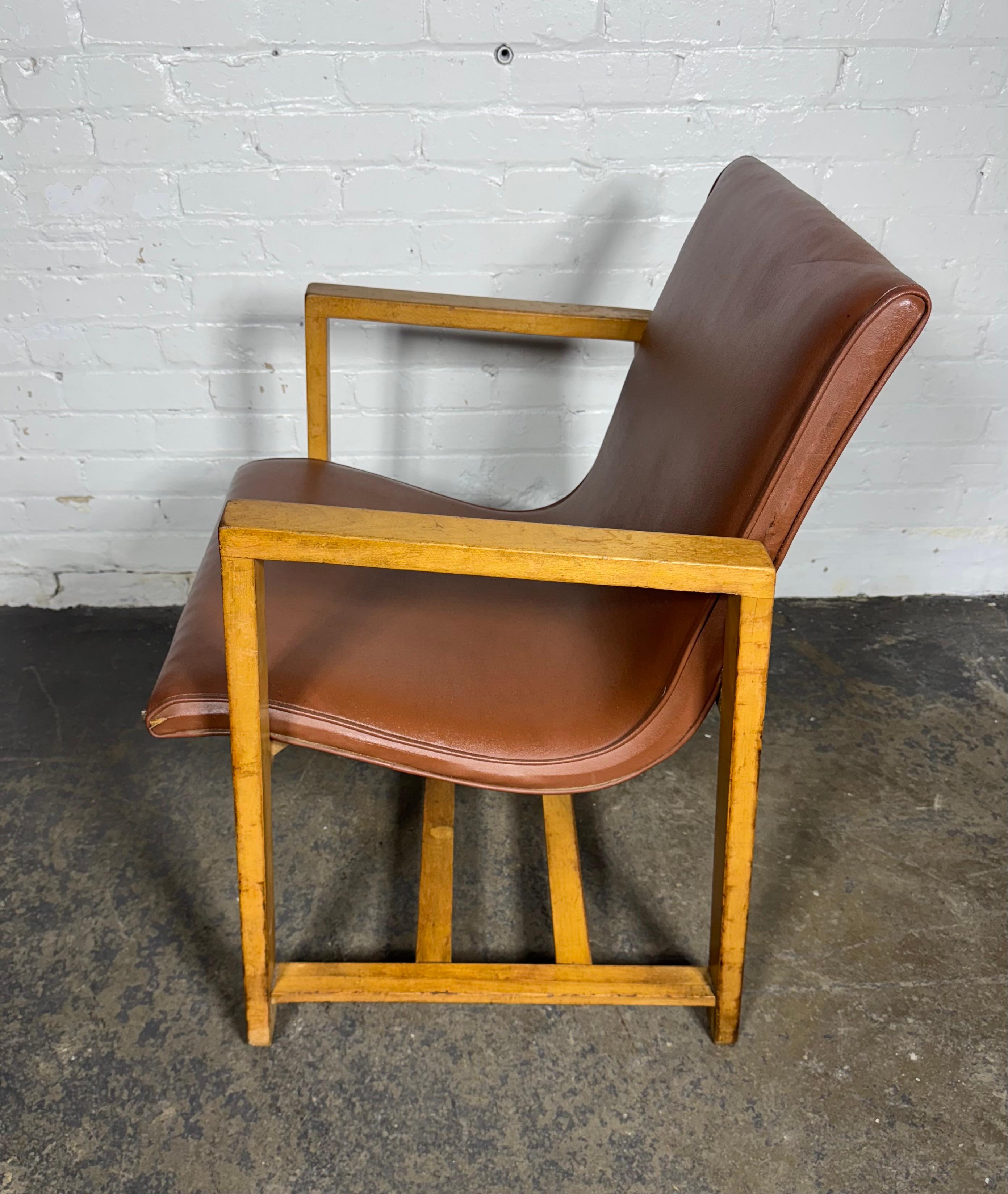 Milieu du XXe siècle Rare chaise 