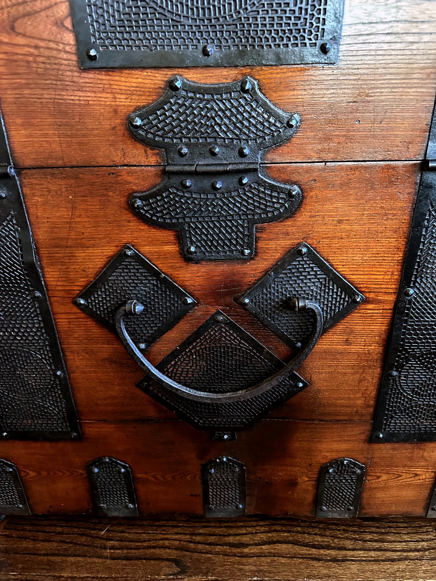 Rare Korean Pakch'on Bandaji Chest Joseon Dynasty For Sale 4