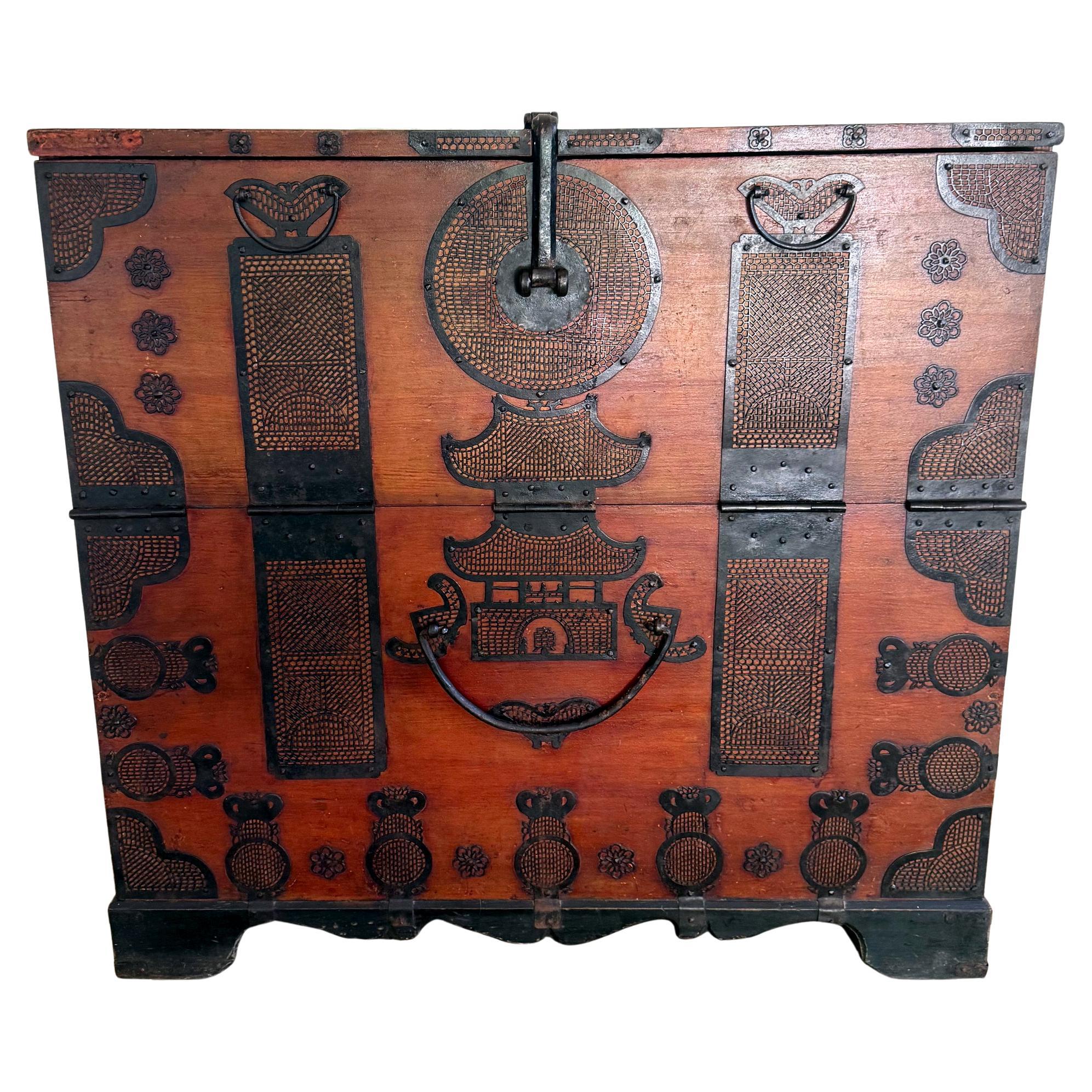 Rare Korean Pakch
on Bandaji Chest Joseon Dynasty