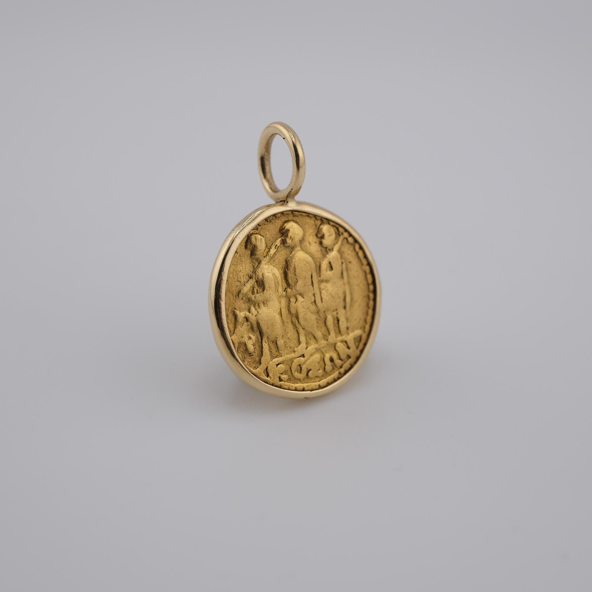 Raro ciondolo a forma di statere d'oro Koson in oro 18k (44 a.C.) in vendita 2