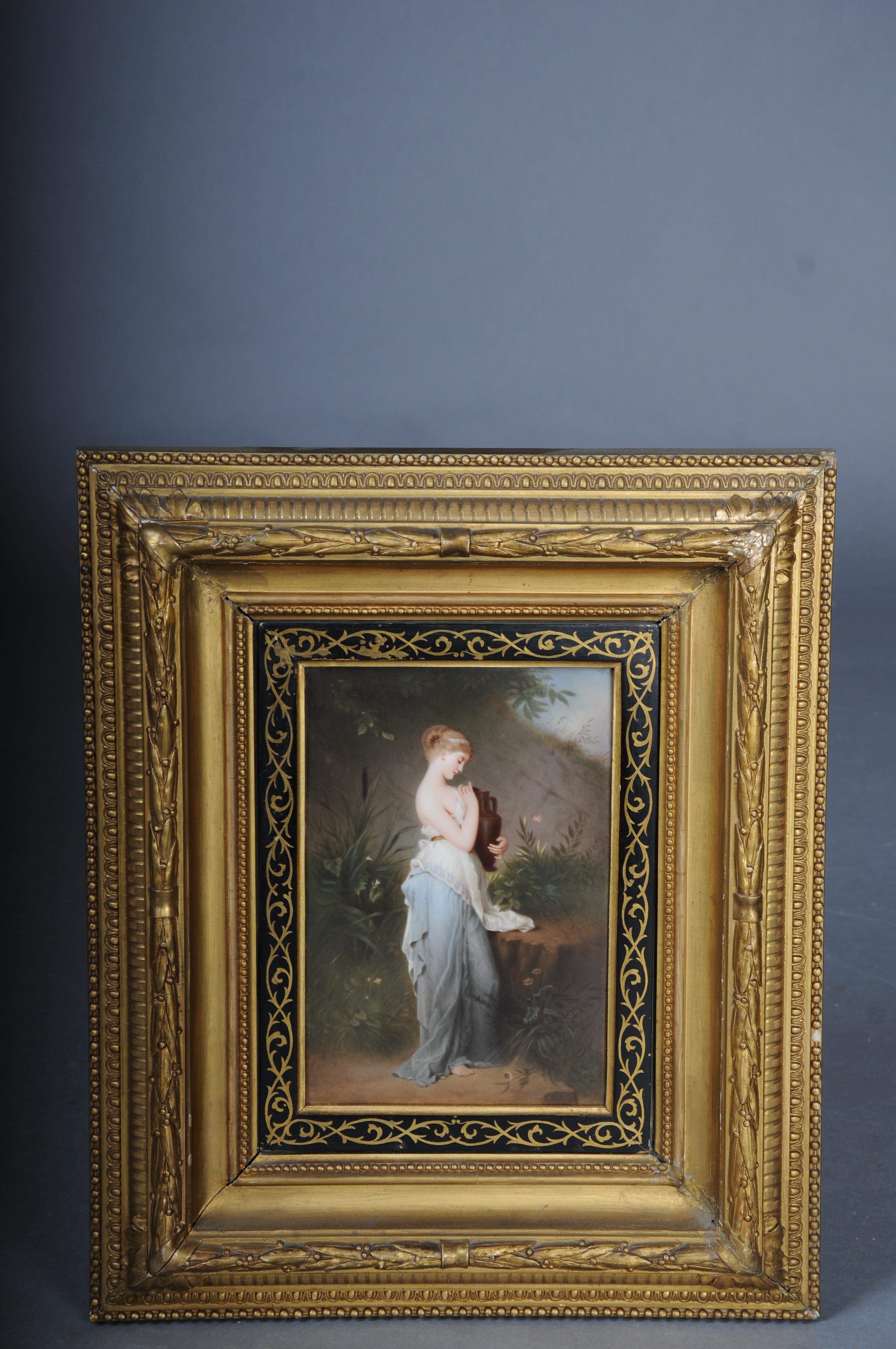 RARE KPM Berlin porcelain plaque depicting Psyche holding a Urn, after R. Beyschlag


A large KPM painted porcelain plaque depicting a Psyche holding a Lekythos/Urn. The lush and overgrown dark forrest envelops the background of composition,