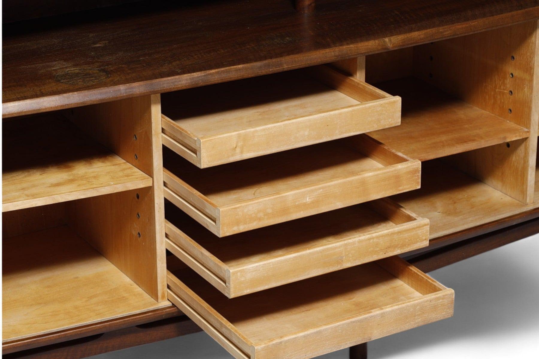 Raro mobile da parete Kurt Olsen / Credenza alta in noce con ante a tamburo In condizioni buone in vendita a Berkeley, CA