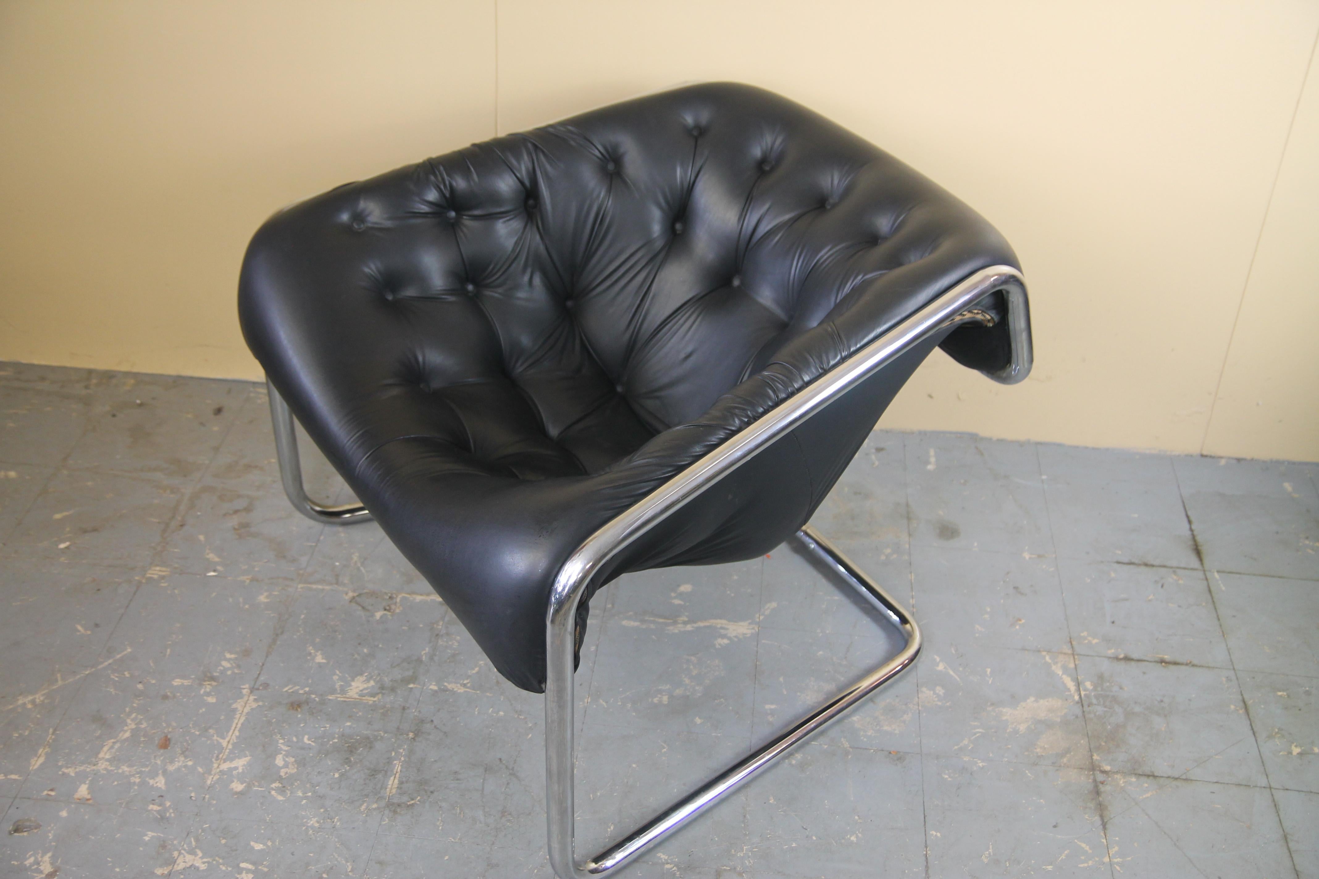 Amazing black leather chair by Kwok Hoi Chan. Chair was designed in 1971.  A real piece of art. This one doesn't come to market often. Super comfortable!!!