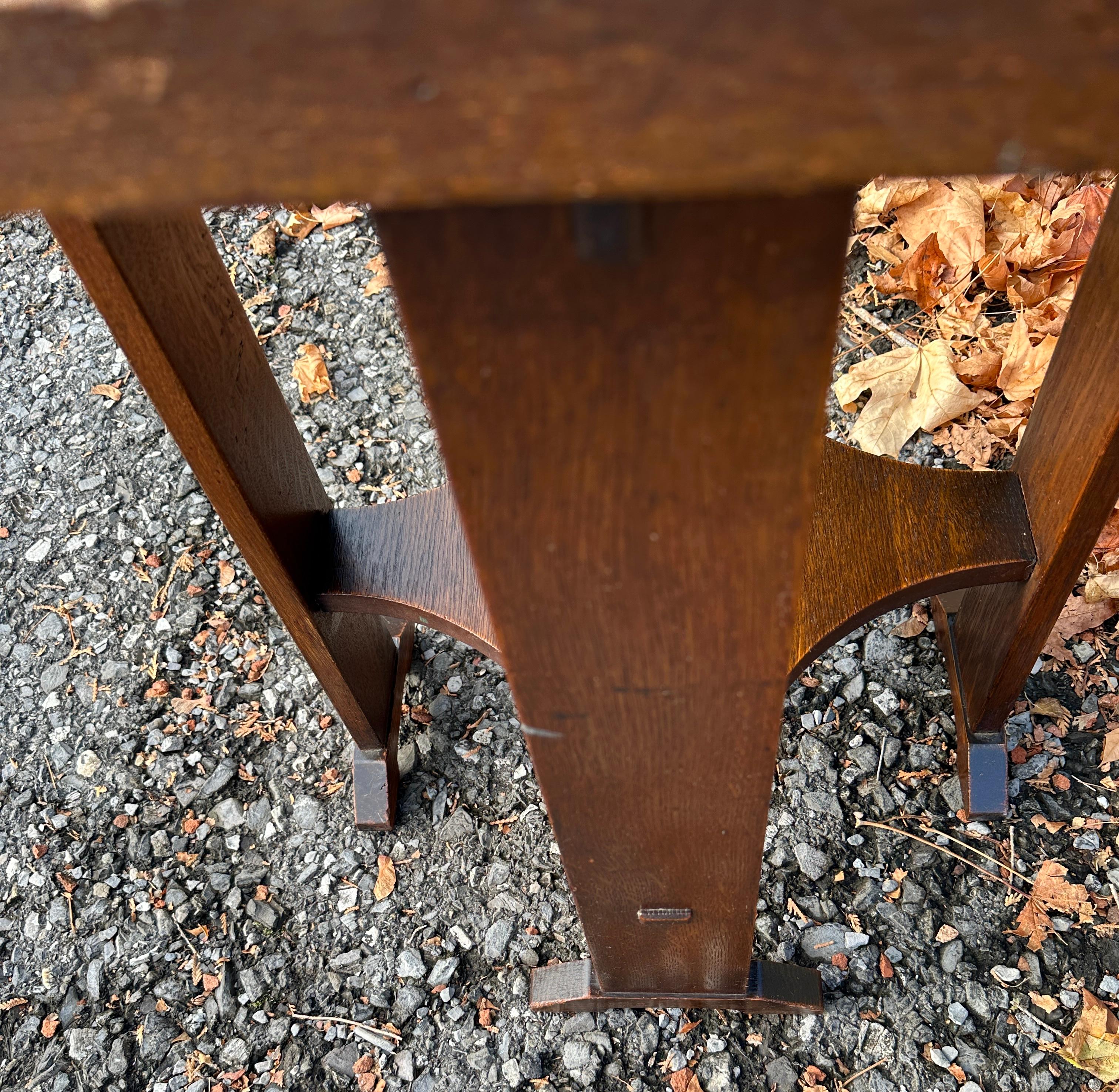 Antiquities- L & JG Stickley-Small Table - avec pieds à chaussures modèle 515 circa 1910 W8123 en vente 3