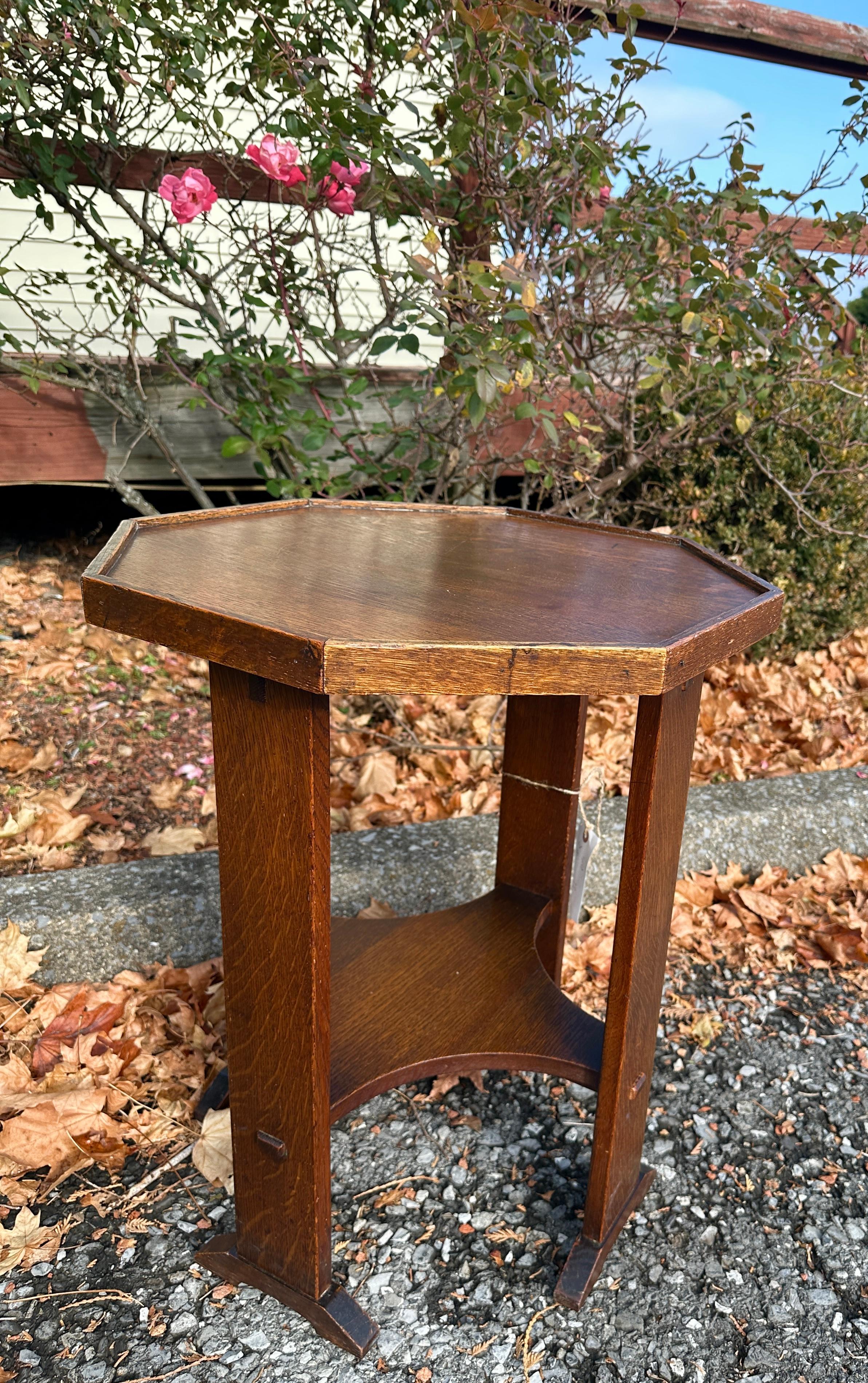 Antiquities- L & JG Stickley-Small Table - avec pieds à chaussures modèle 515 circa 1910 W8123 en vente 4
