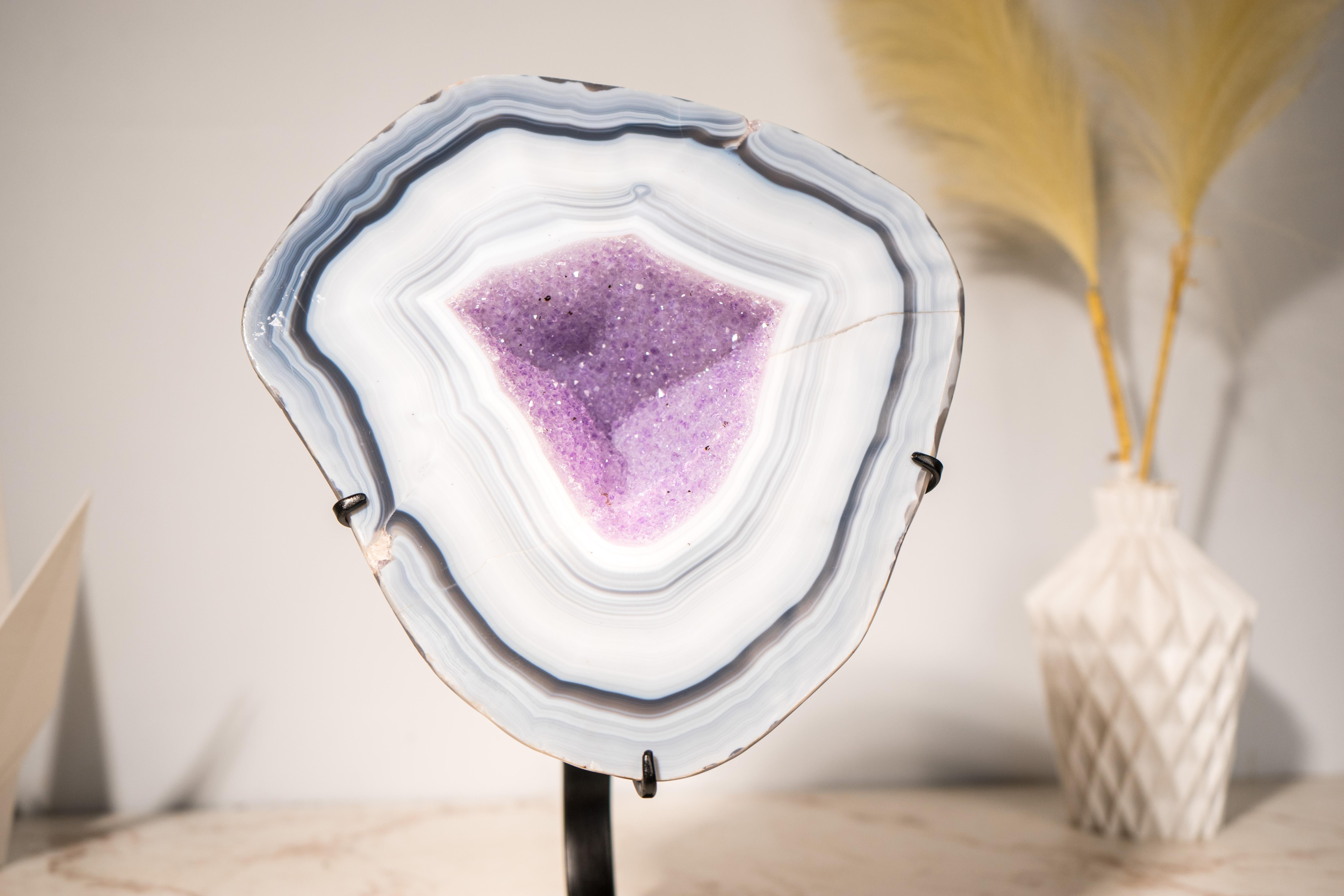 XXI secolo e contemporaneo Raro geode di agata lace su supporto in vendita