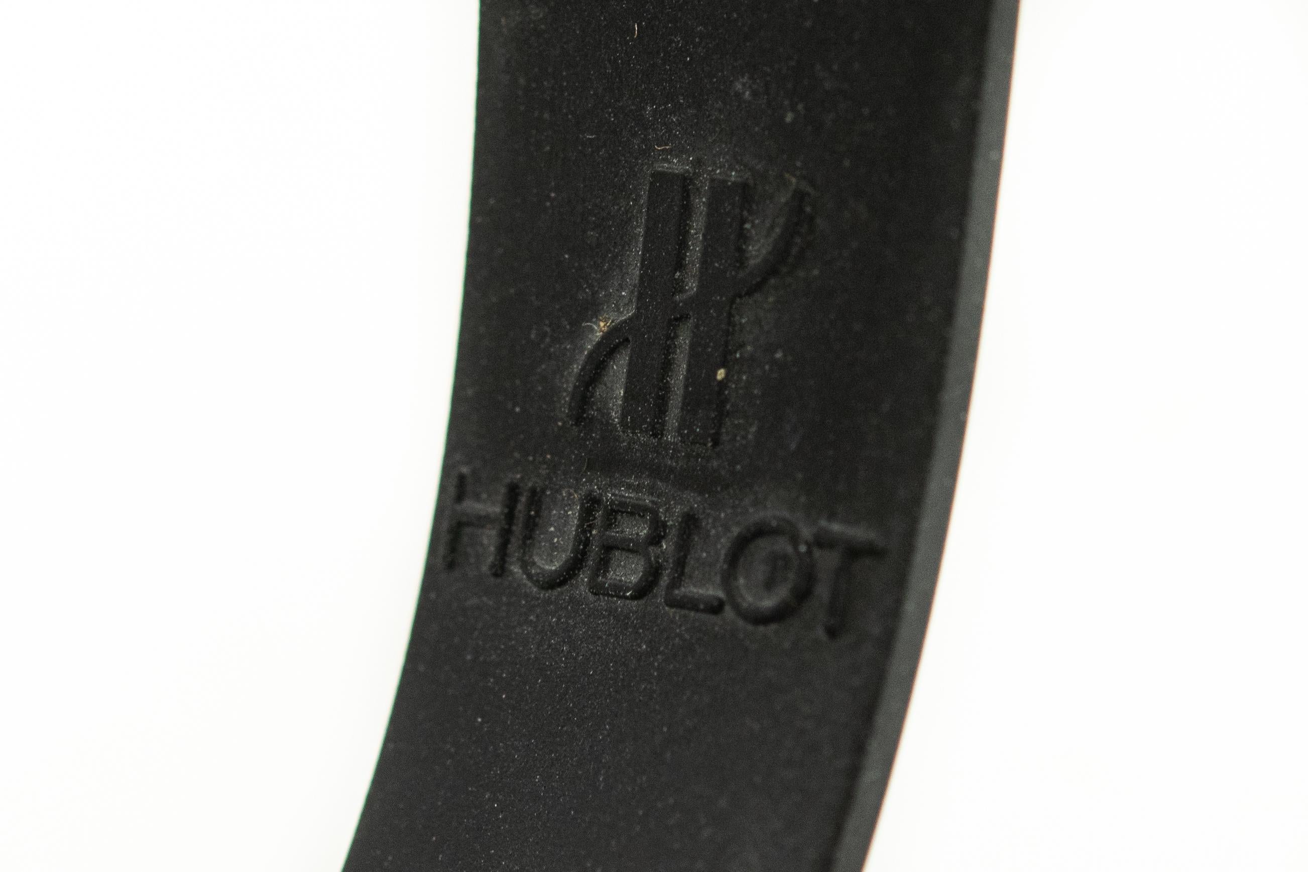 Rare Ladies Hublot Ruby Diamond 18k Gold Wrist Watch Ref. 139.10.6 For Sale 2