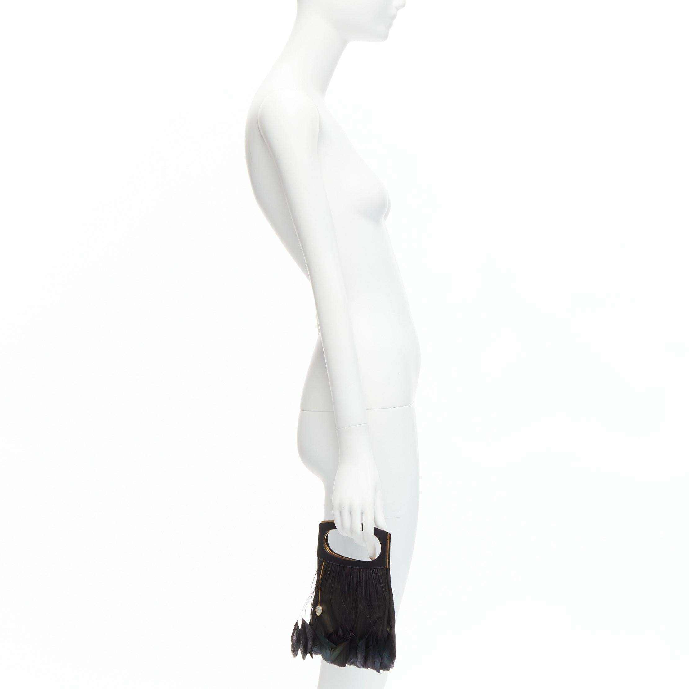 rare LALIQUE black green feather black satin top handle clutch bag
Reference: TGAS/D00780
Brand: Lalique
Material: Fabric, Feather
Color: Black, Green
Pattern: Solid
Closure: Magnet
Lining: Black Leather
Extra Details: Lalique crystal charm at front
