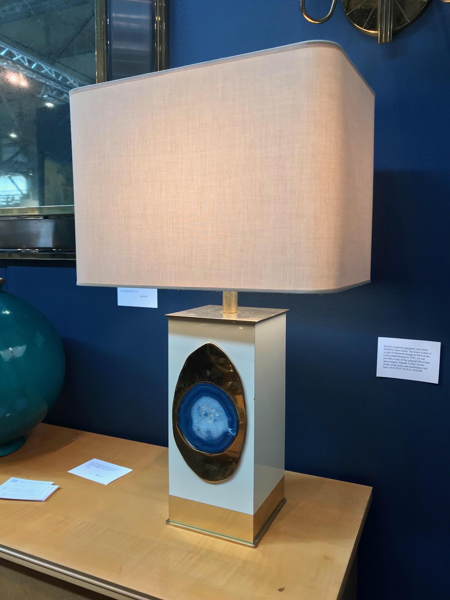 Seltene Lampe aus Messing mit Geode-Einlage von Georges Mathias (Belgisch) im Angebot