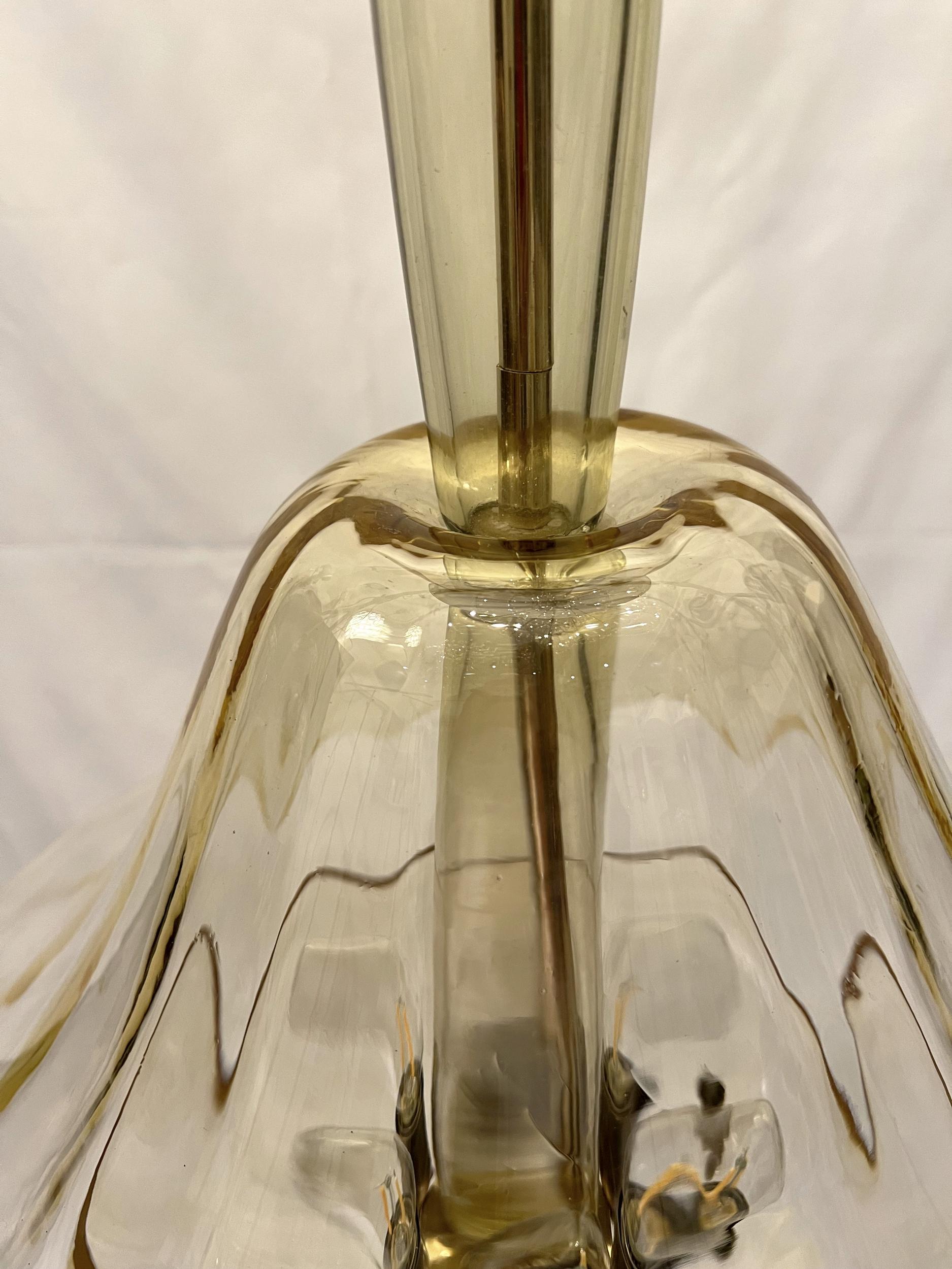Rare 1960’s Murano  blown glass lantern in « champagne » color.
Six lights.
