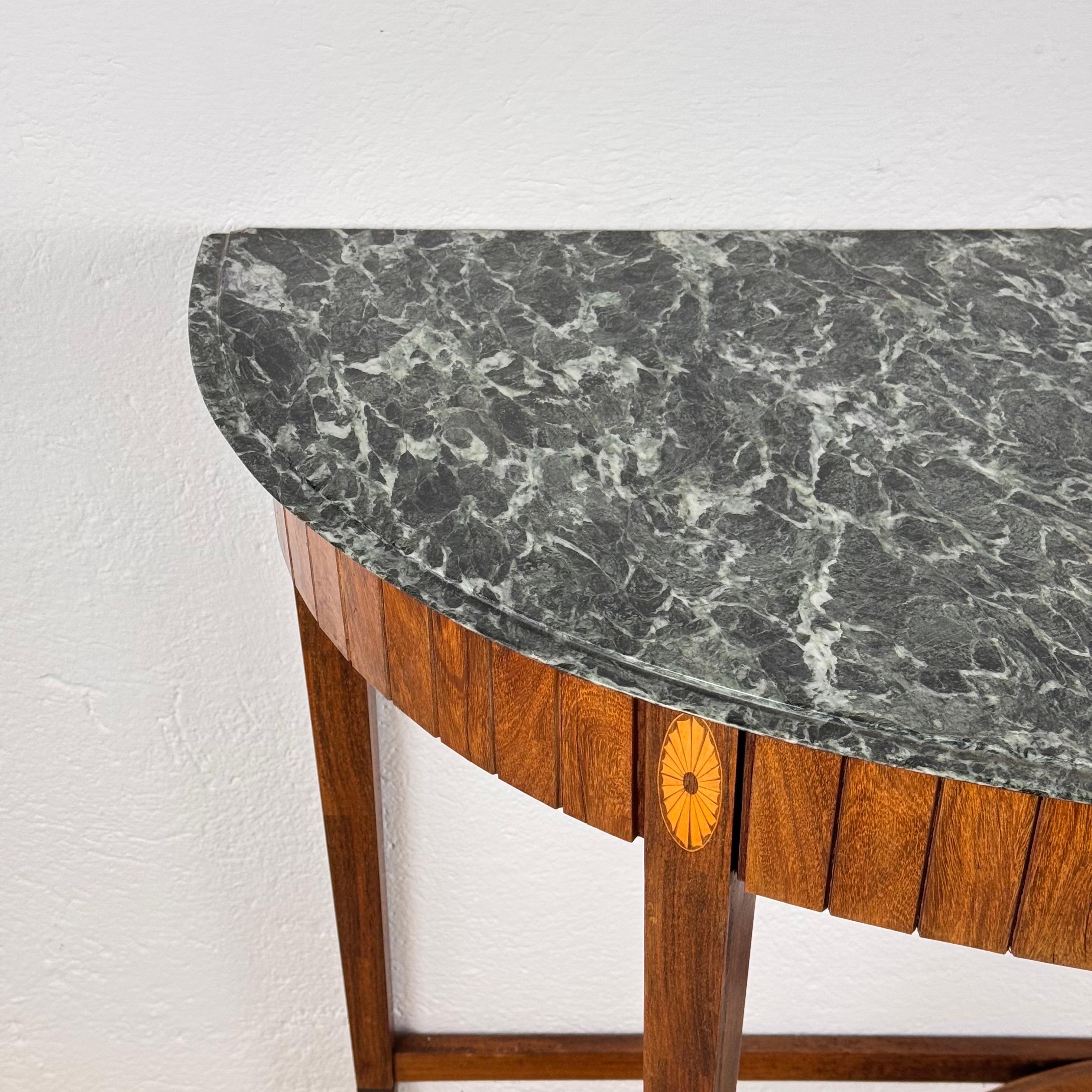 Rara consola grande de los años 40 de Paolo Buffa en roble y mármol verde Alpi en venta 2