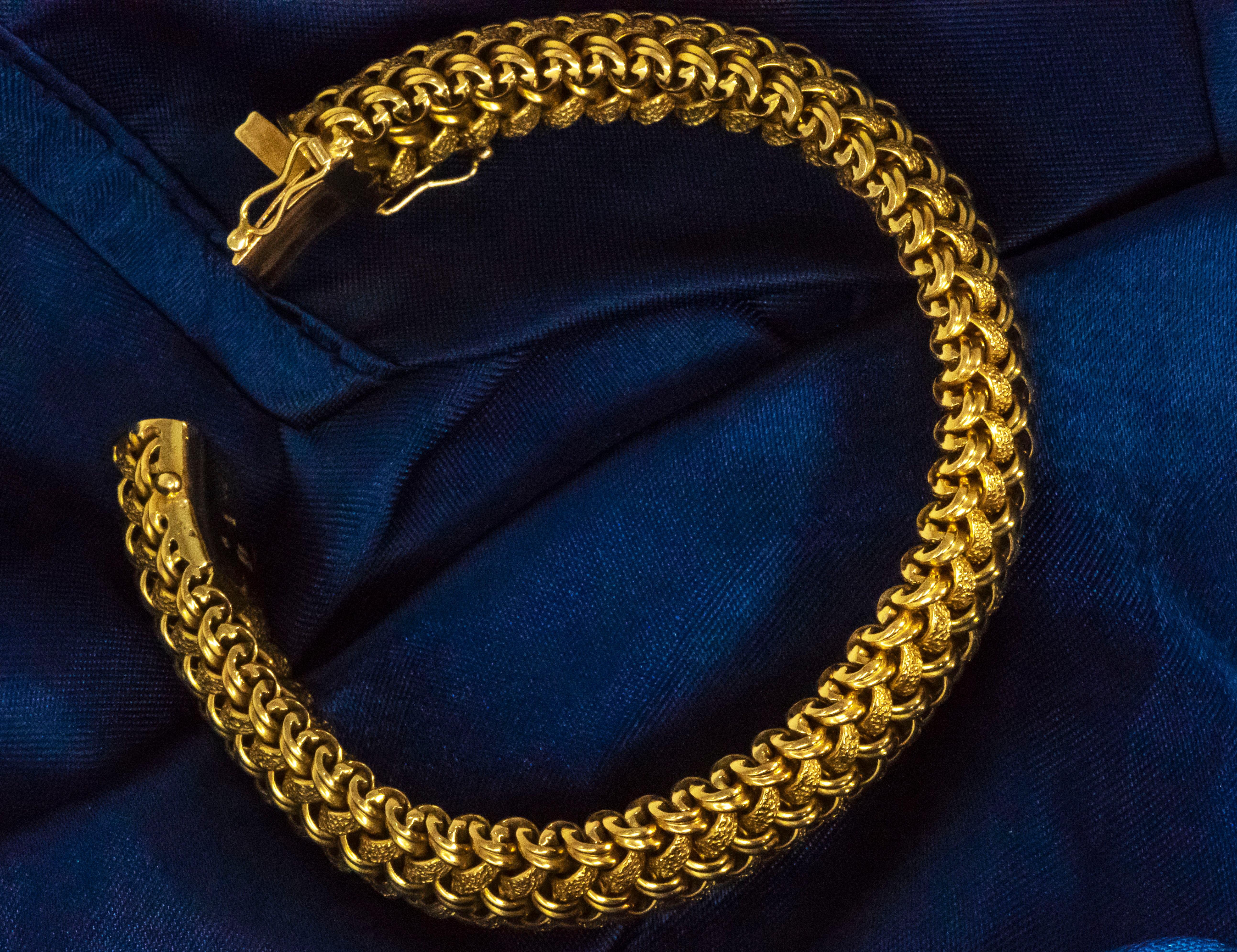 Rare Large 1950s-1960s Patek Philippe 18 Karat Gold Herringbone Motif Bracelet 3