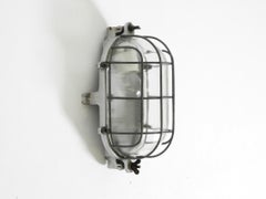 Rare grande lampe d'usine vintage des années 1950 en fonte d'aluminium et verre.
