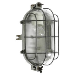 Rare grande lampe d'usine vintage des années 1950 en fonte d'aluminium et verre.