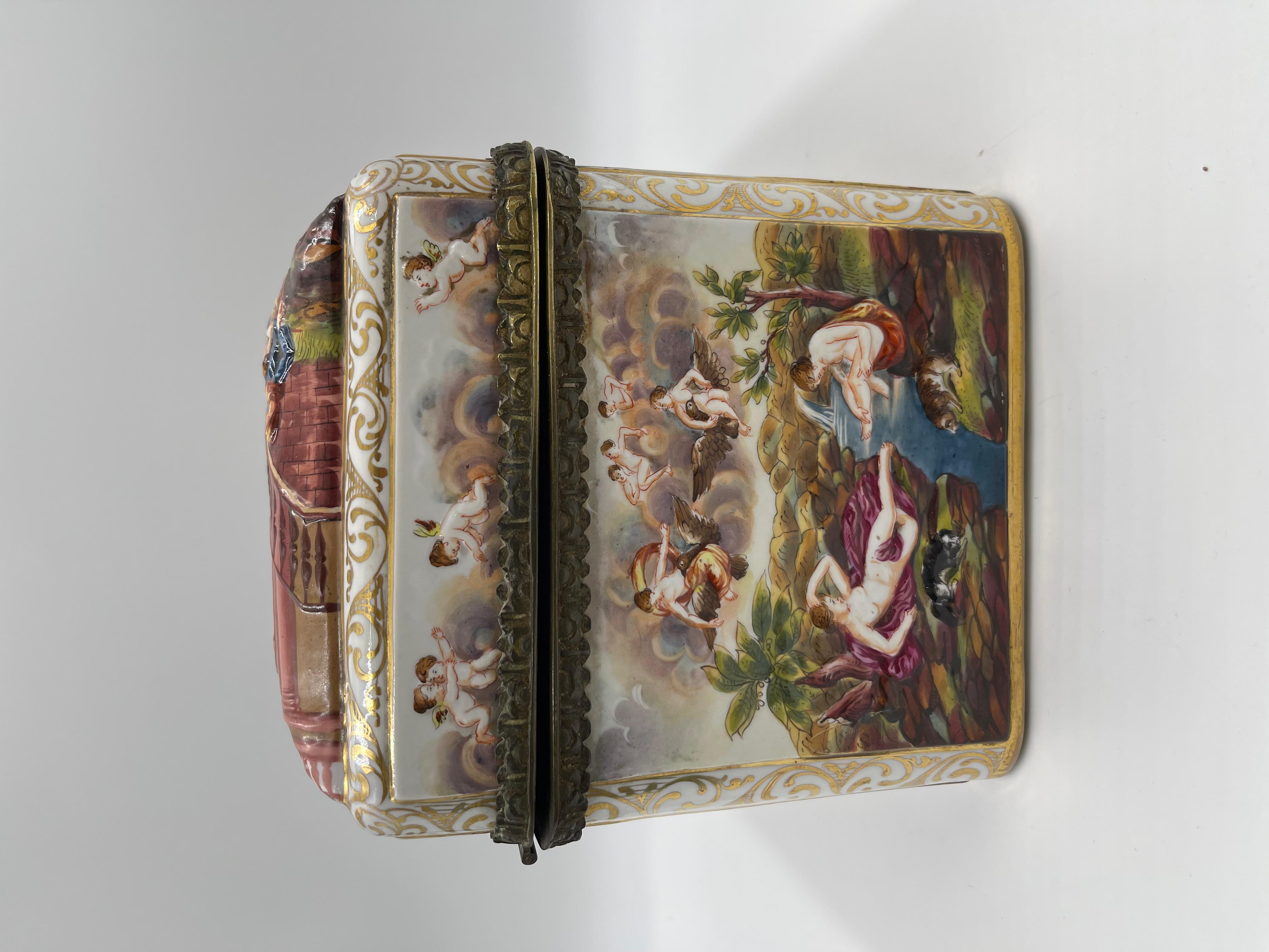 Rare grand coffret / coffret de table en porcelaine de Capodimonte du 19ème siècle en vente 3