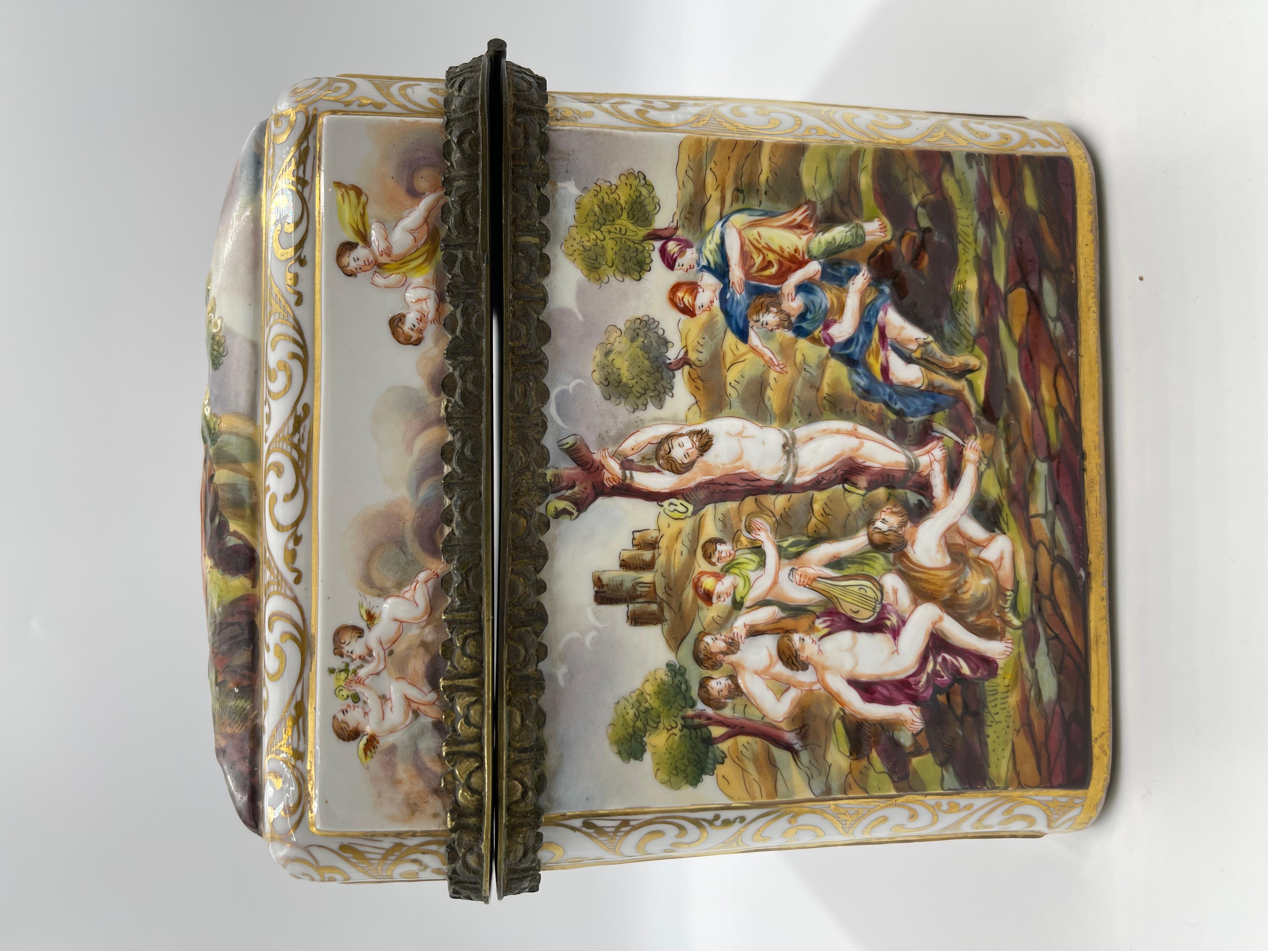 Rare grand coffret / coffret de table en porcelaine de Capodimonte du 19ème siècle en vente 4