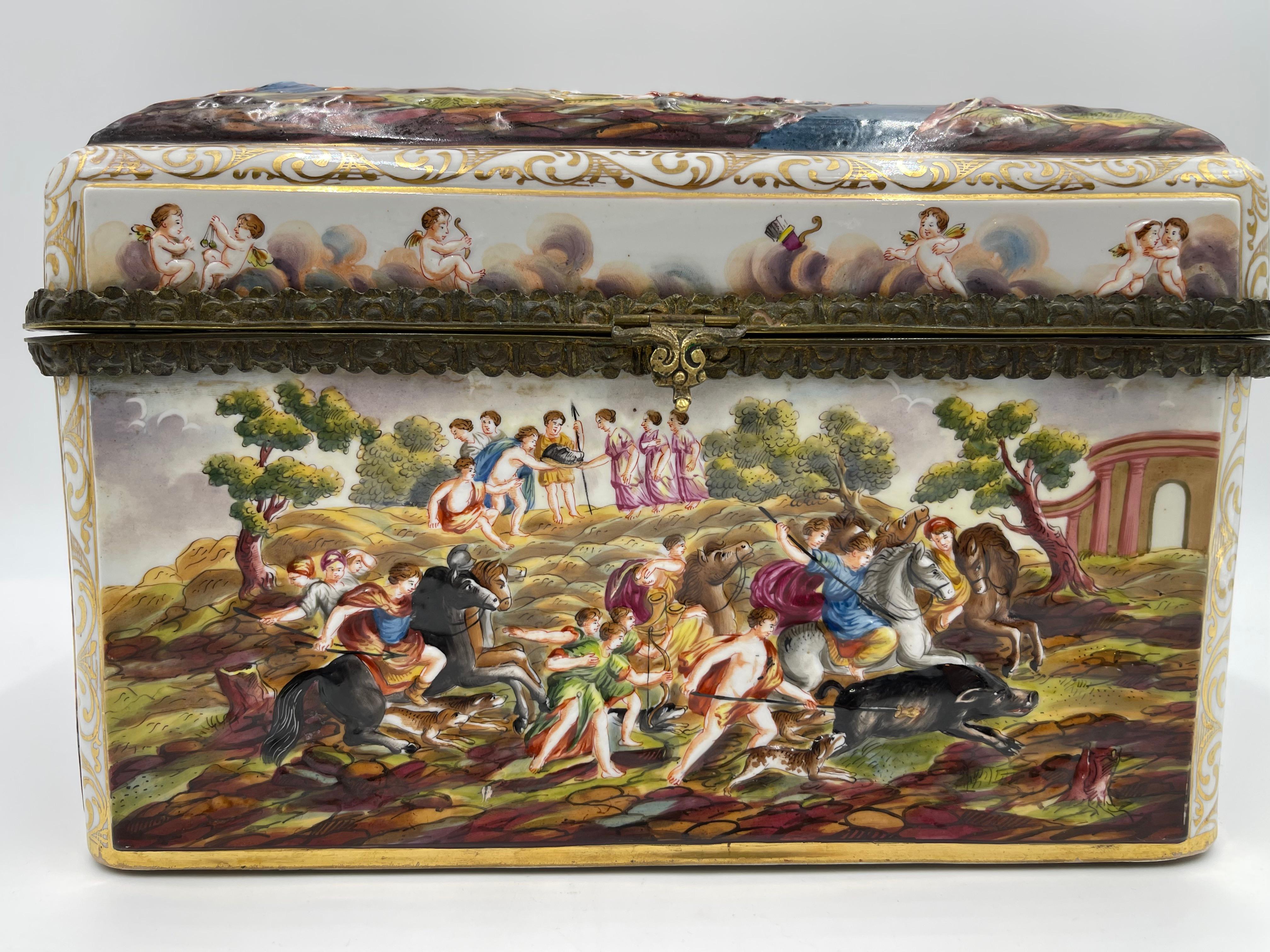 Rare grand coffret / coffret de table en porcelaine de Capodimonte du 19ème siècle en vente 5