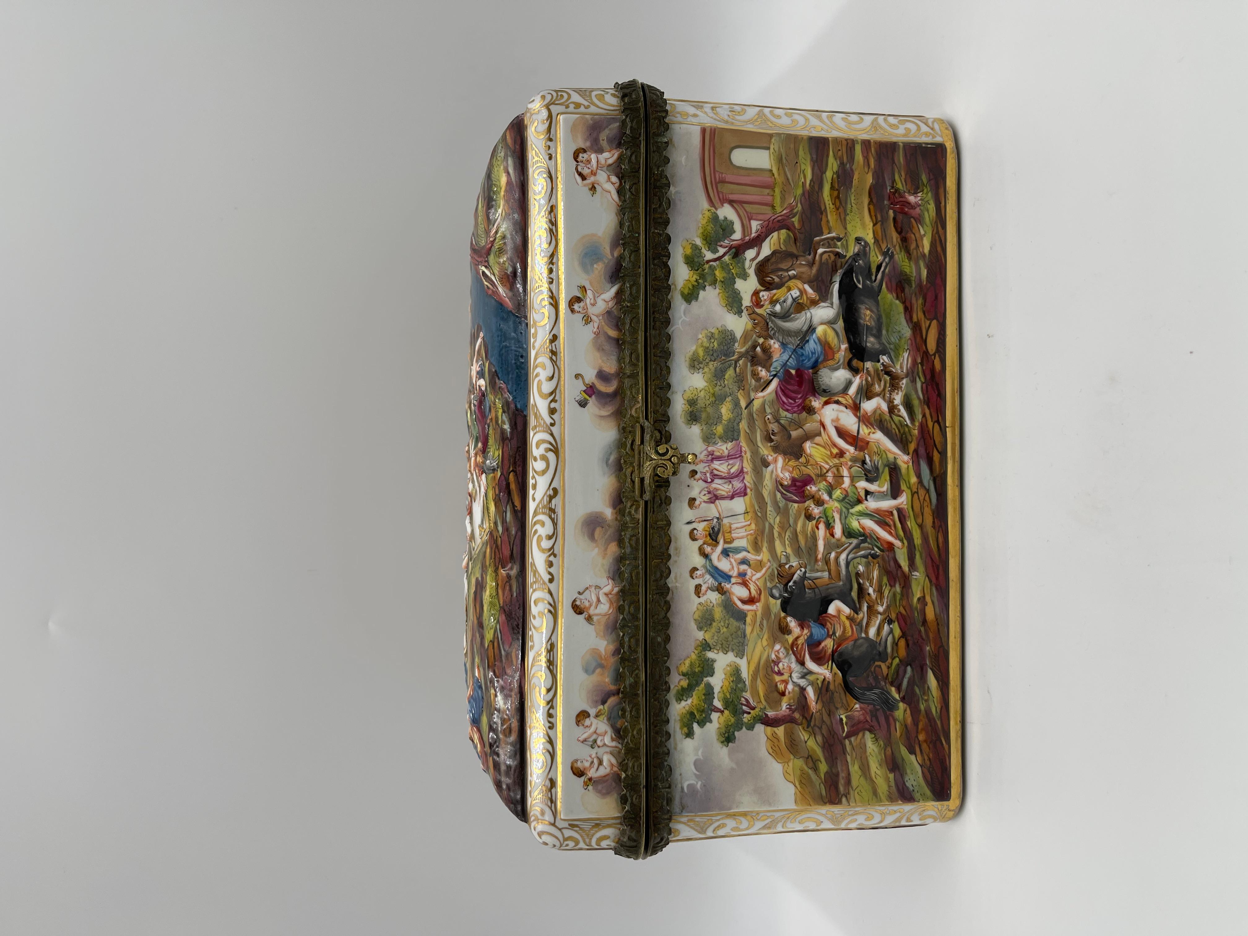 Rare grand coffret / coffret de table en porcelaine de Capodimonte du 19ème siècle en vente 1