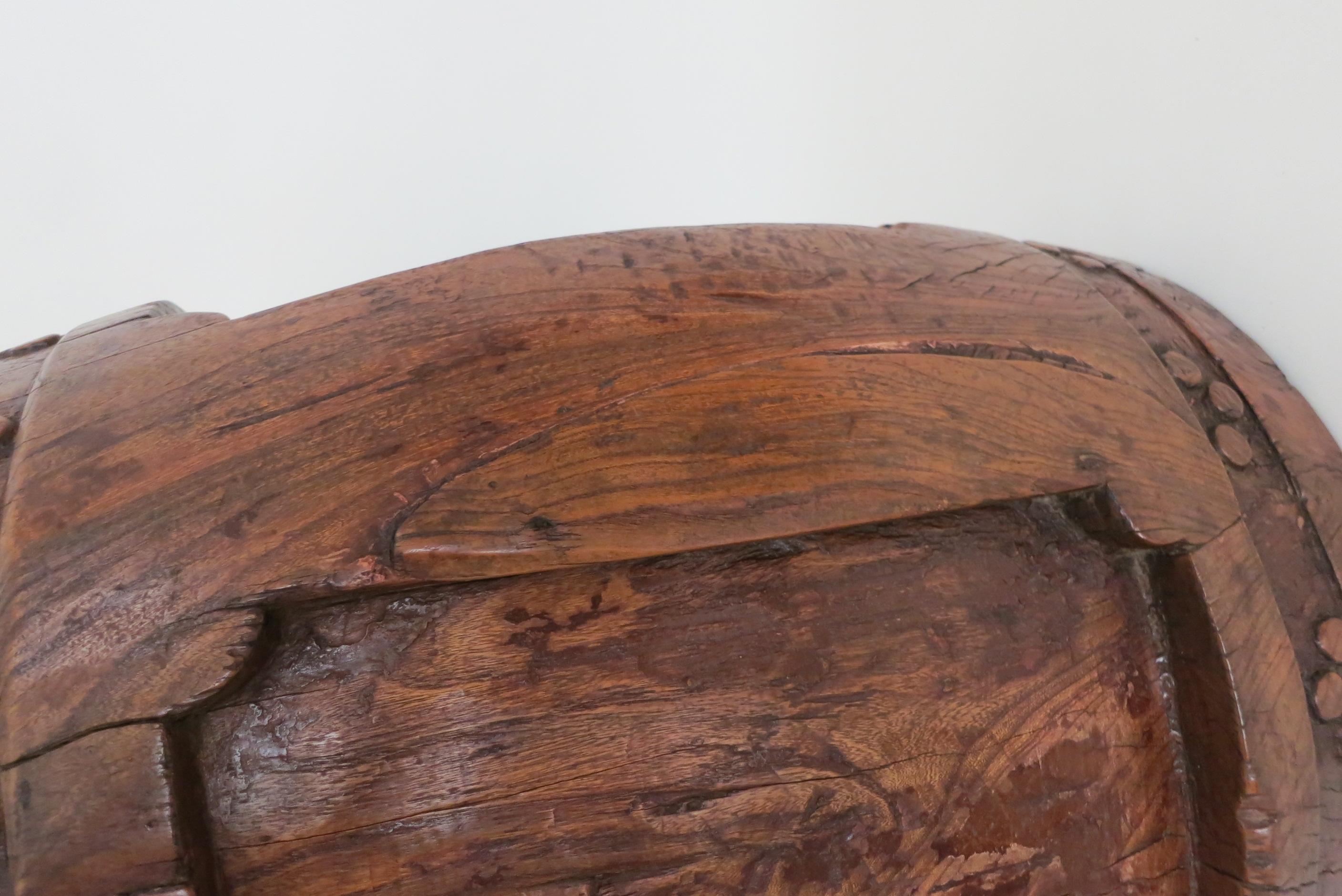 Seltener großer geschnitzter chinesischer Holzhocker aus dem 19. Jahrhundert im Angebot 9