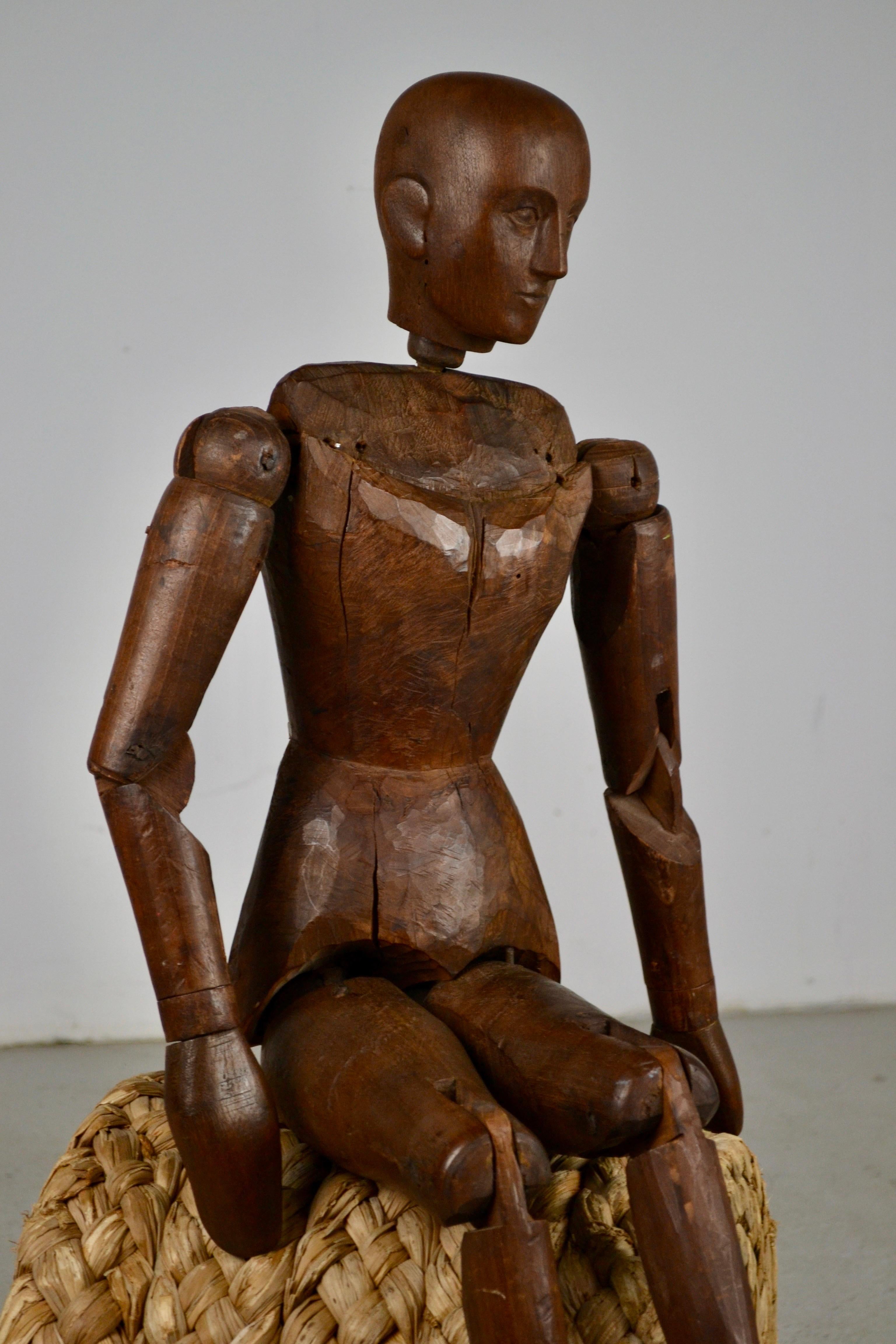 XIX secolo Rare Large 19th-Century French Walnut Articulated Artist’s Mannequin in vendita