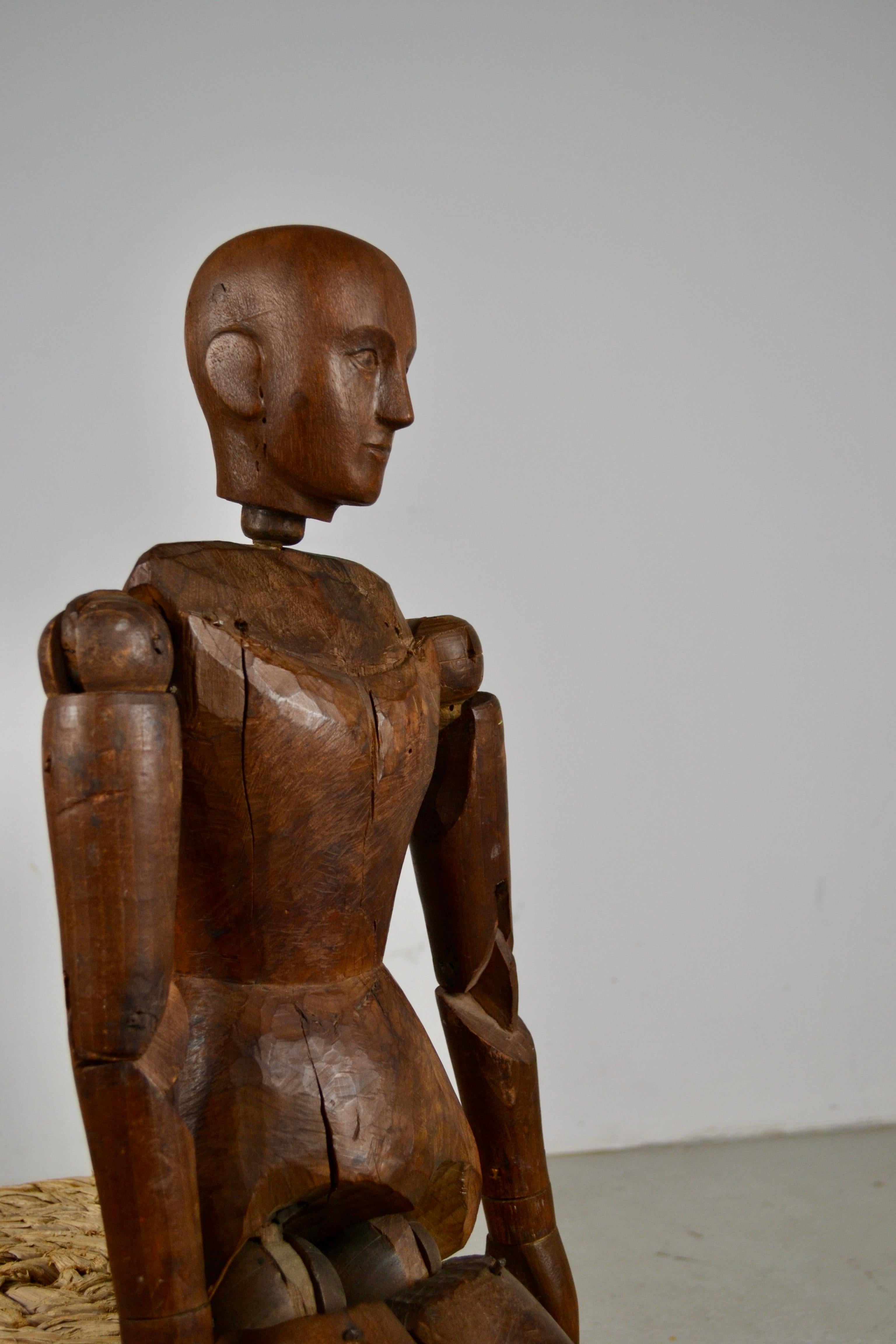 Noce Rare Large 19th-Century French Walnut Articulated Artist’s Mannequin in vendita