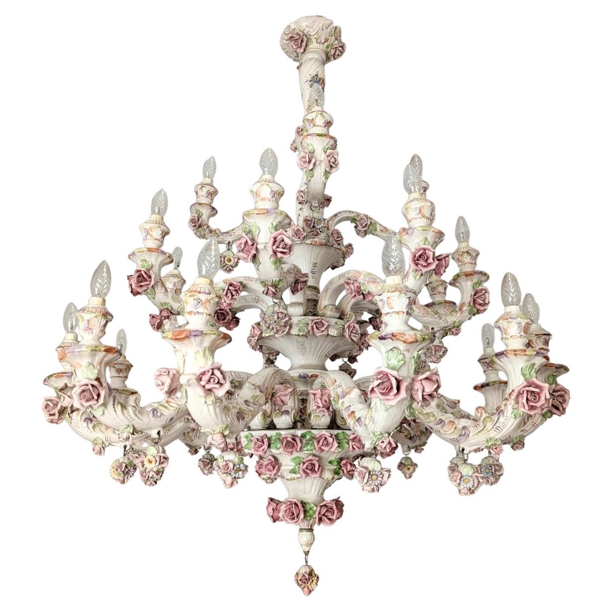 Rare grand lustre à 3 étages en porcelaine italienne des années 1950 24 lumières style Capodimonte